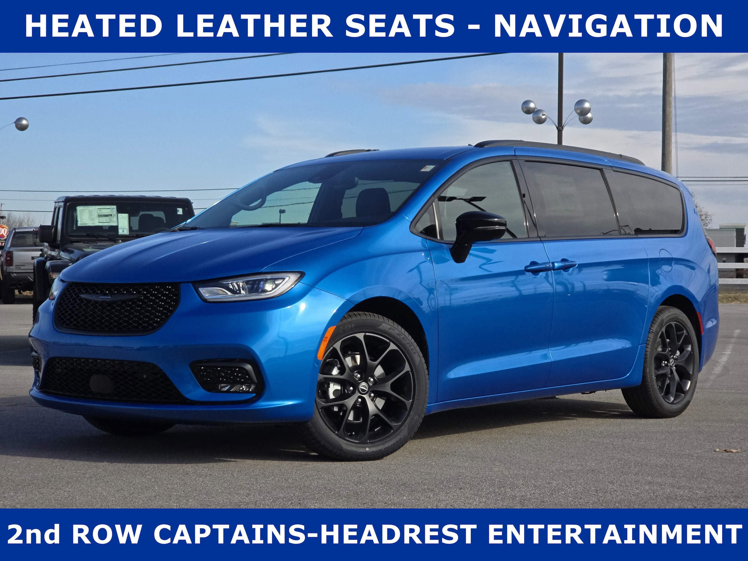 2026 Chrysler Pacifica Select's photo