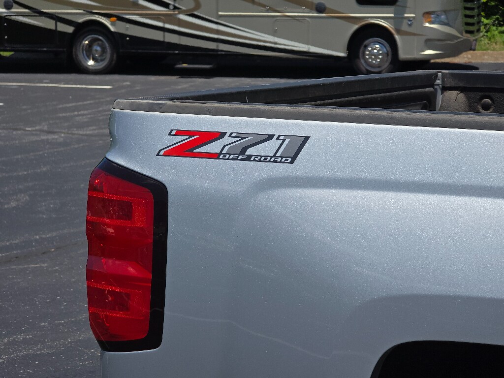 Used 2018 Chevrolet Silverado LT Crew Cab