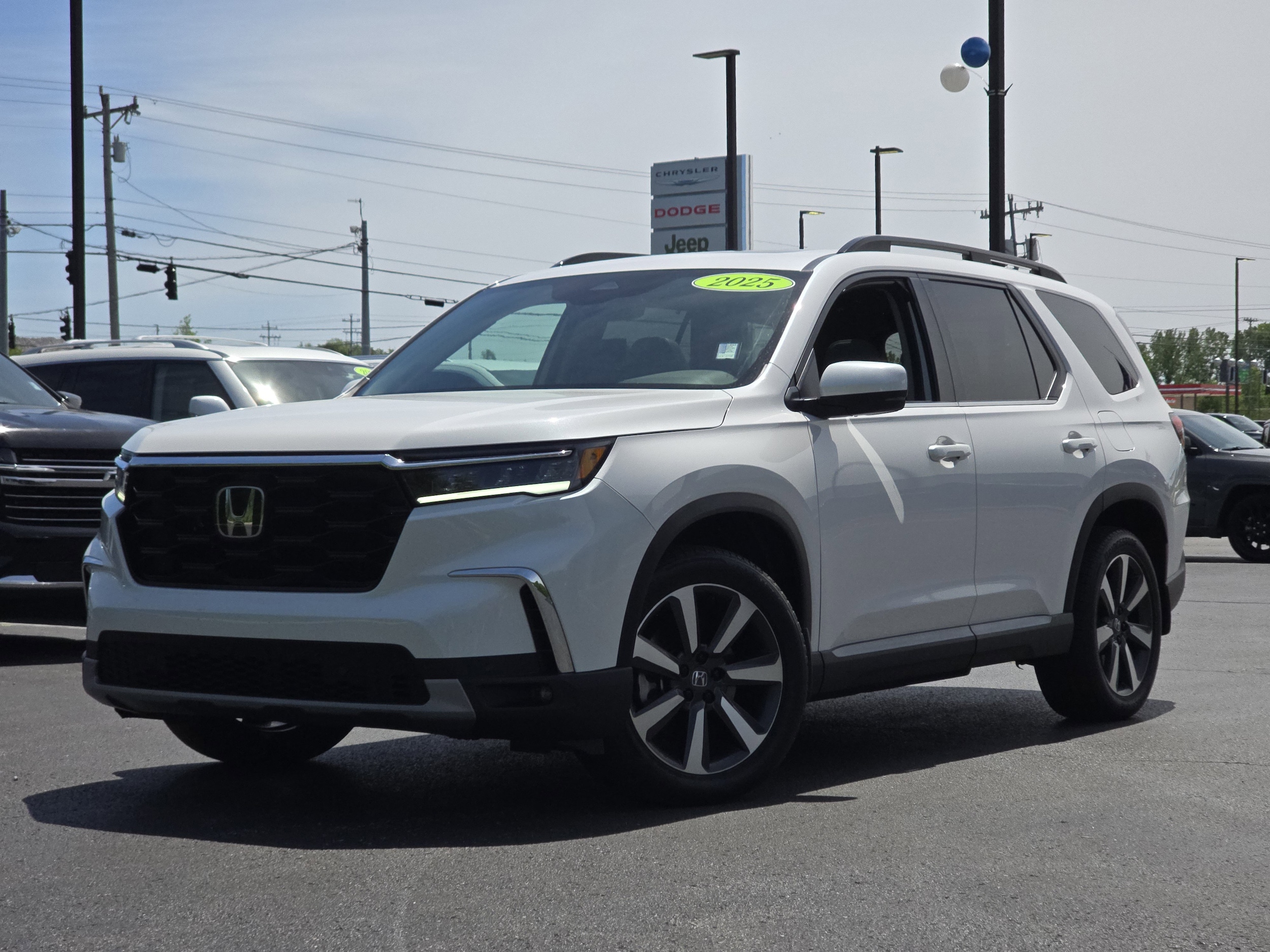 2025 Honda Pilot Touring AWD's photo