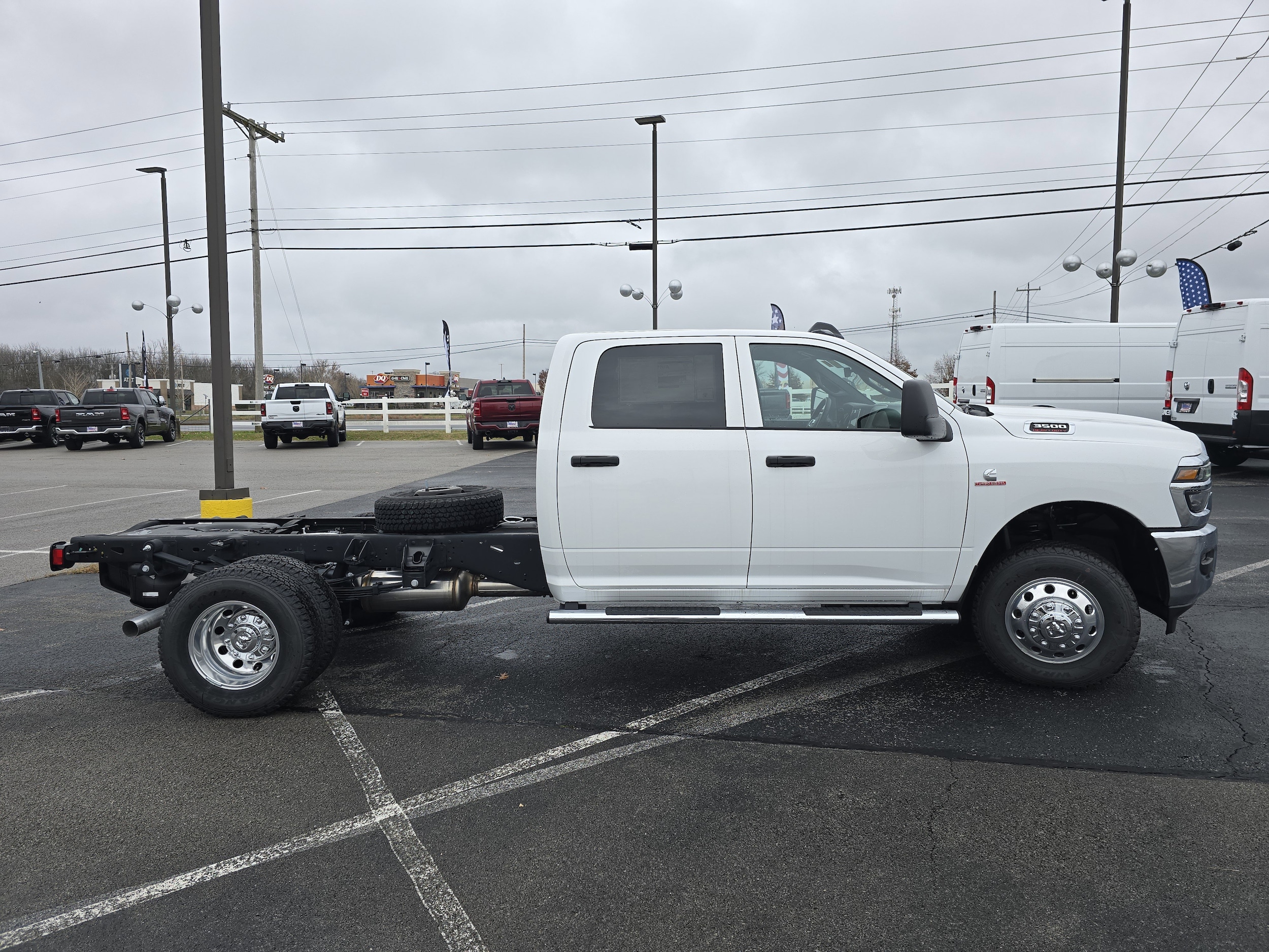 2025 RAM 3500 Chassis Tradesman - Photo 13