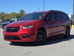 2026 Chrysler Pacifica SELECT AWD Passenger Van