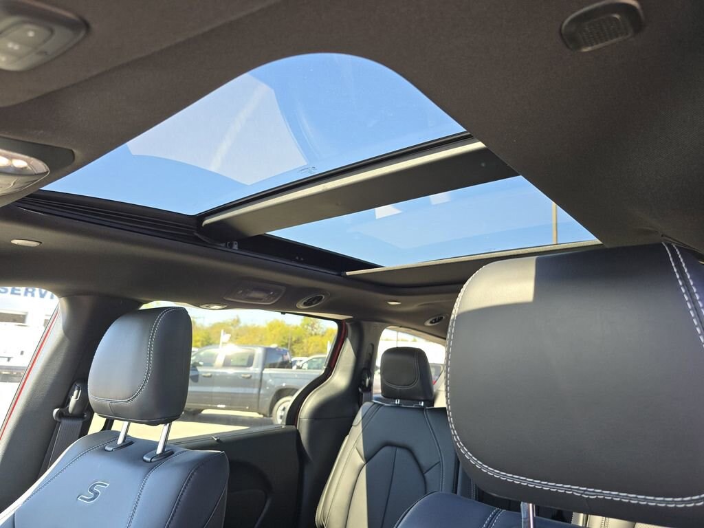 New 2026 Chrysler Pacifica SELECT AWD Passenger Van