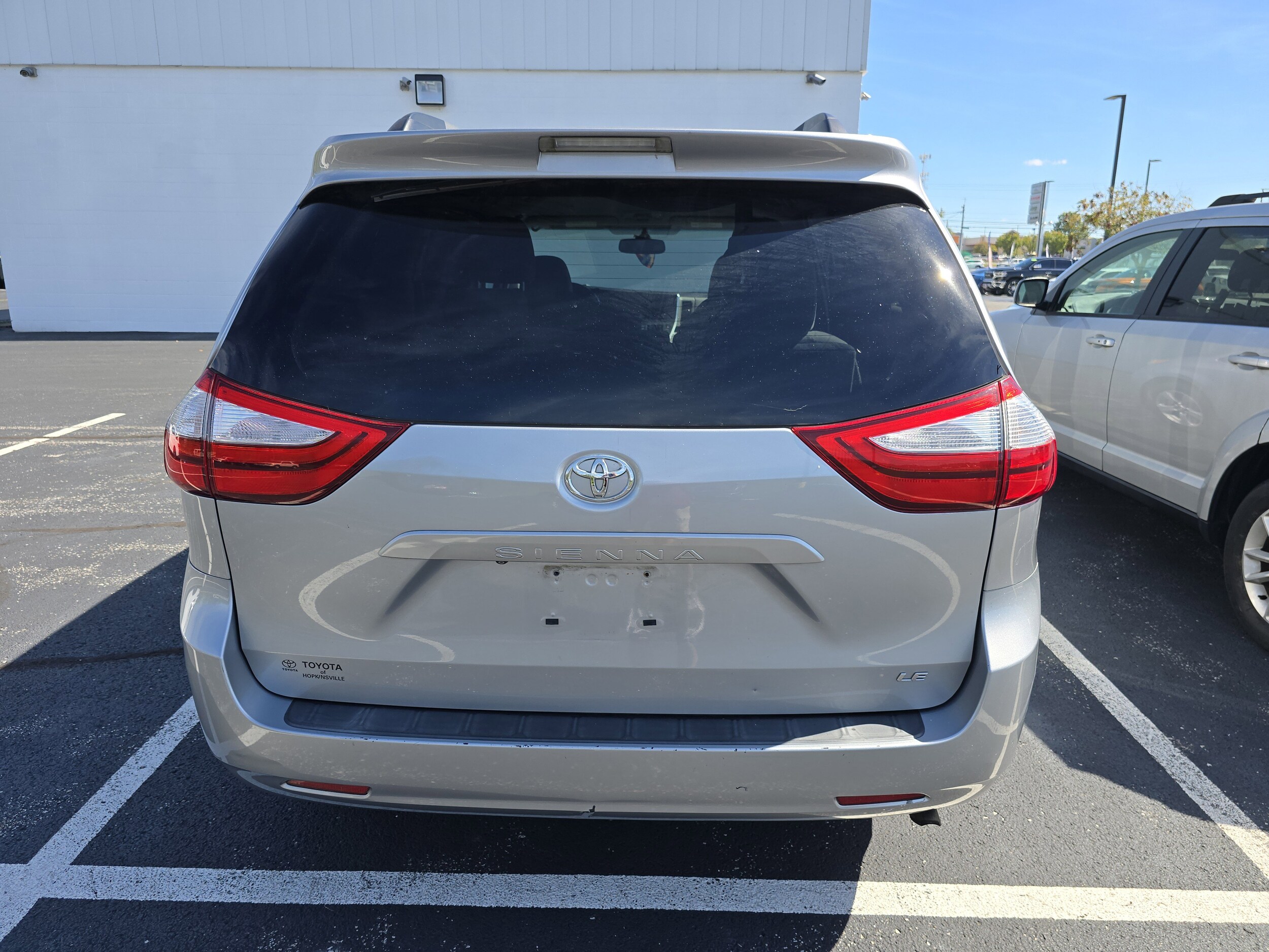 2015 Toyota Sienna LE photo 2