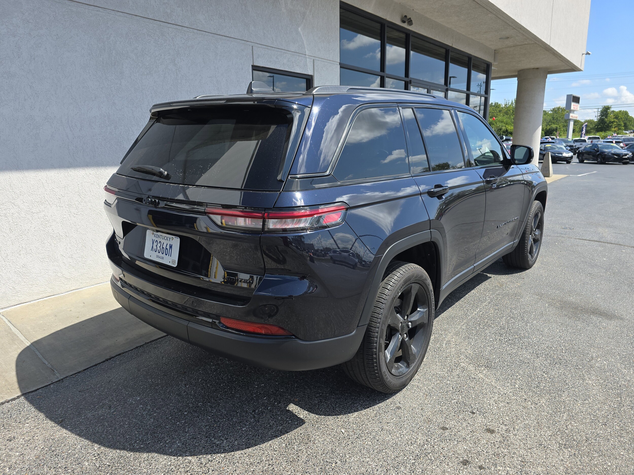 2024 Jeep Grand Cherokee Limited photo 3