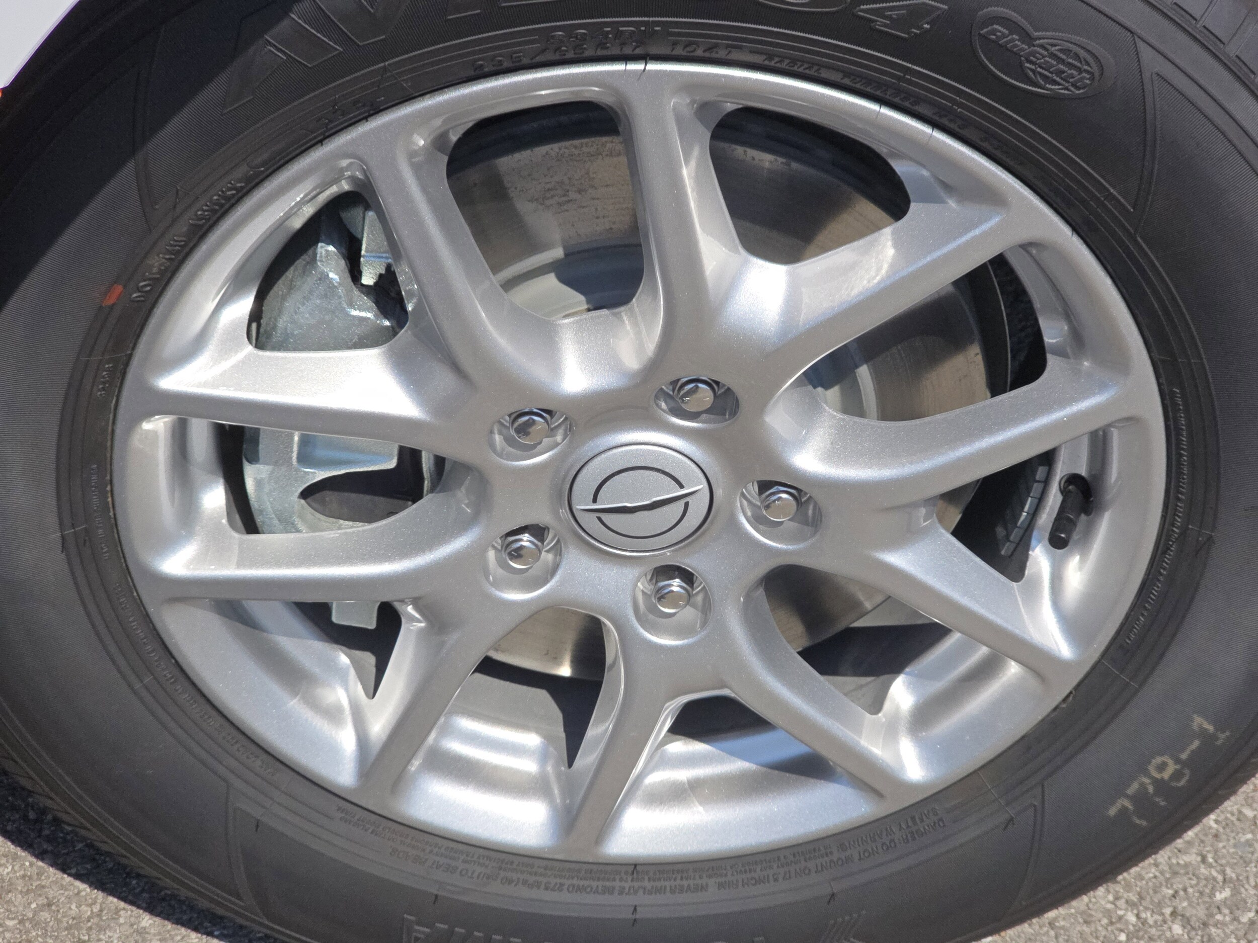 2026 Chrysler Pacifica photo 2
