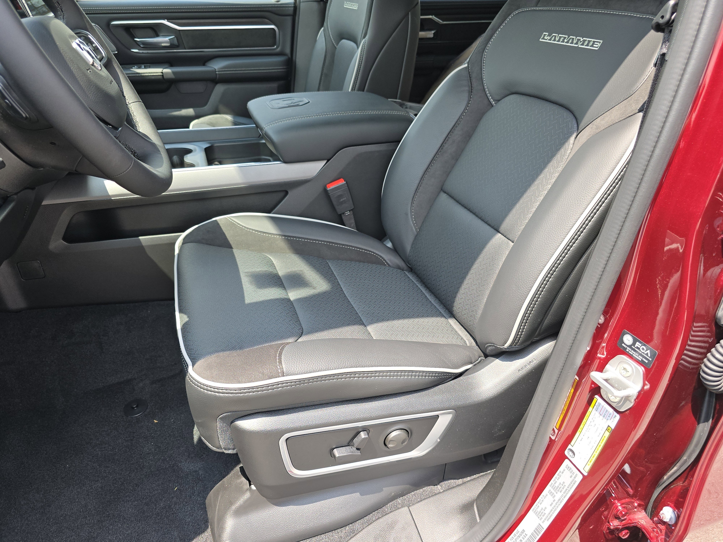 2026 RAM 1500 Laramie - Photo 35