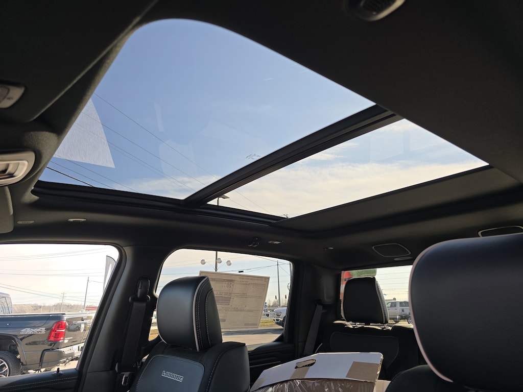 New 2026 Ram 1500 LARAMIE CREW CAB 4X4 5'7 BOX Pickup