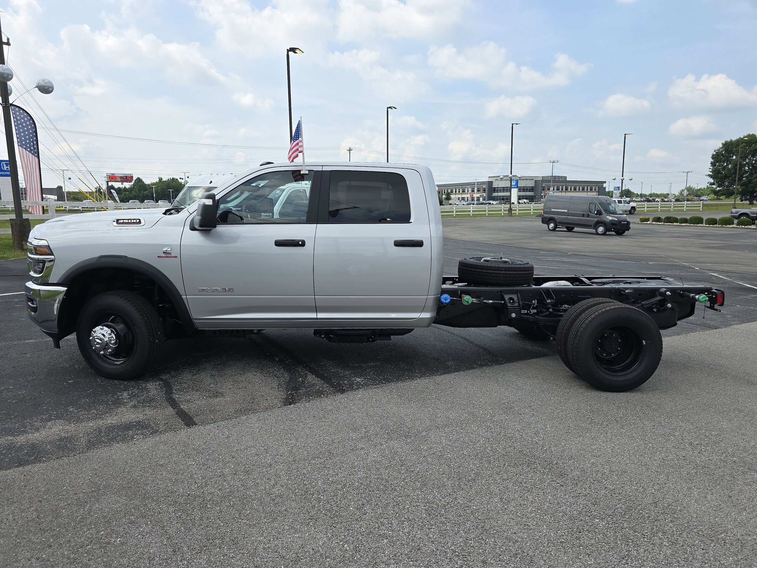 2025 RAM 3500 Chassis Big Horn - Photo 19