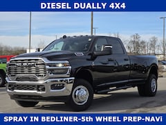 2026 Ram 3500 TRADESMAN CREW CAB 4X4 8' BOX Pickup