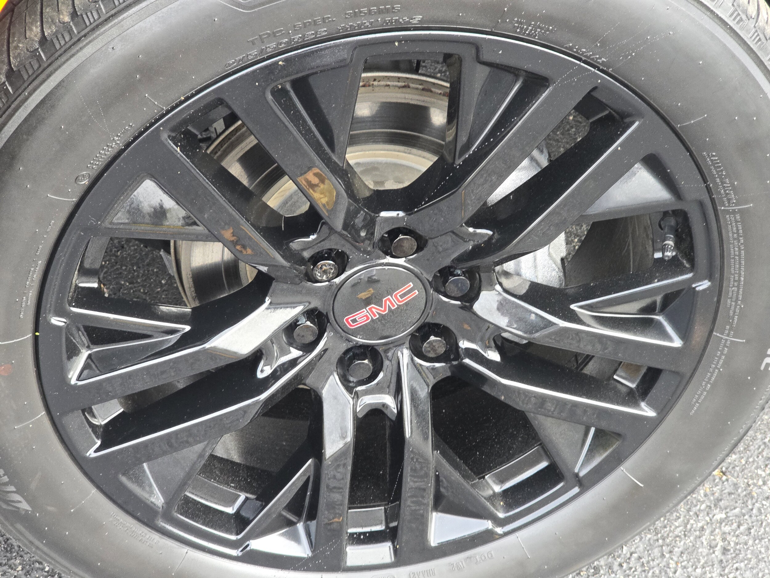 2023 Gmc Yukon SLE photo 2