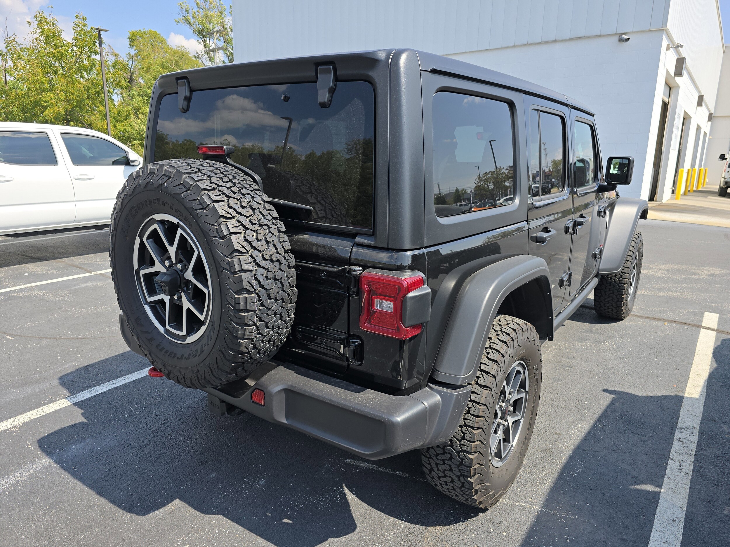 2025 Jeep Wrangler Rubicon photo 3