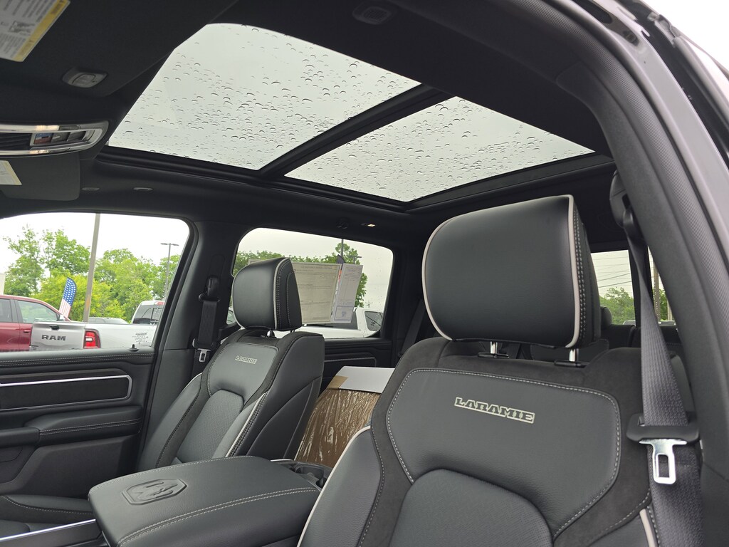 2025 Ram 1500 Laramie photo 4
