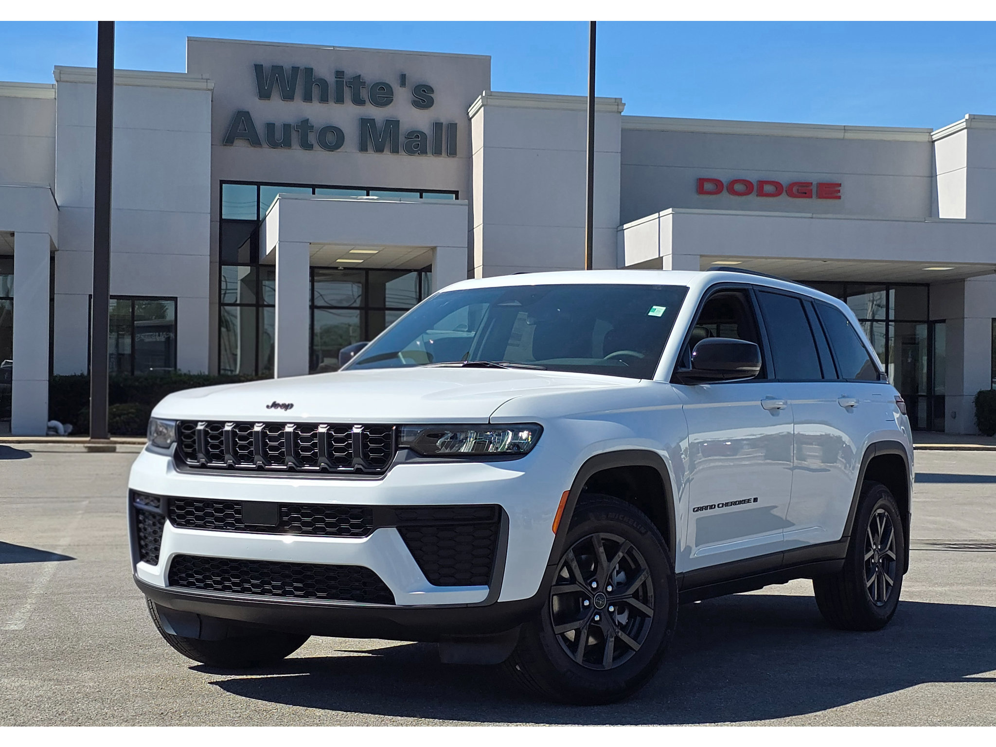 2027 Jeep Grand Cherokee Laredo