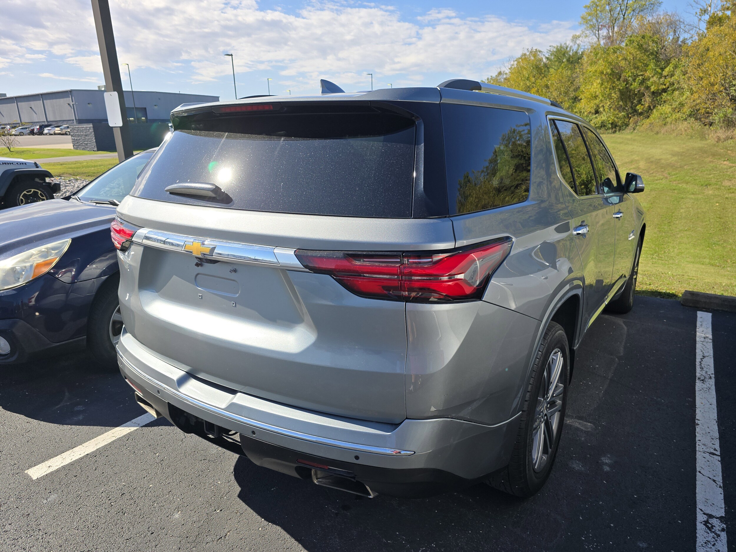 2023 Chevrolet Traverse High Country photo 2