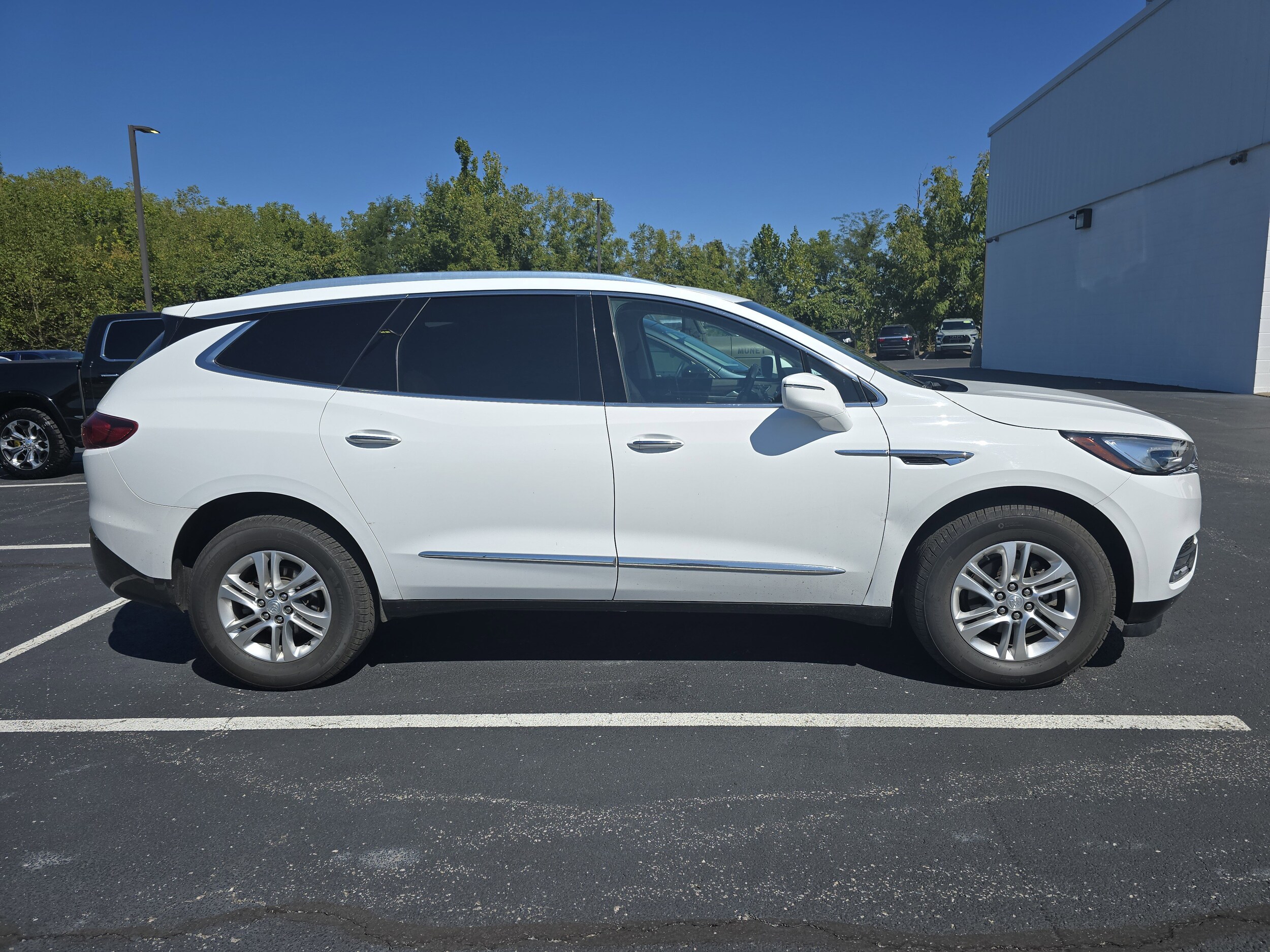 2018 Buick Enclave Essence photo 2