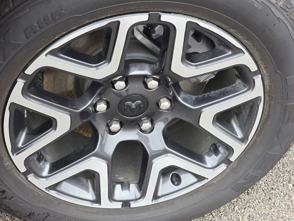 New 2025 Ram 1500 LARAMIE CREW CAB 4X4 5'7 BOX Pickup