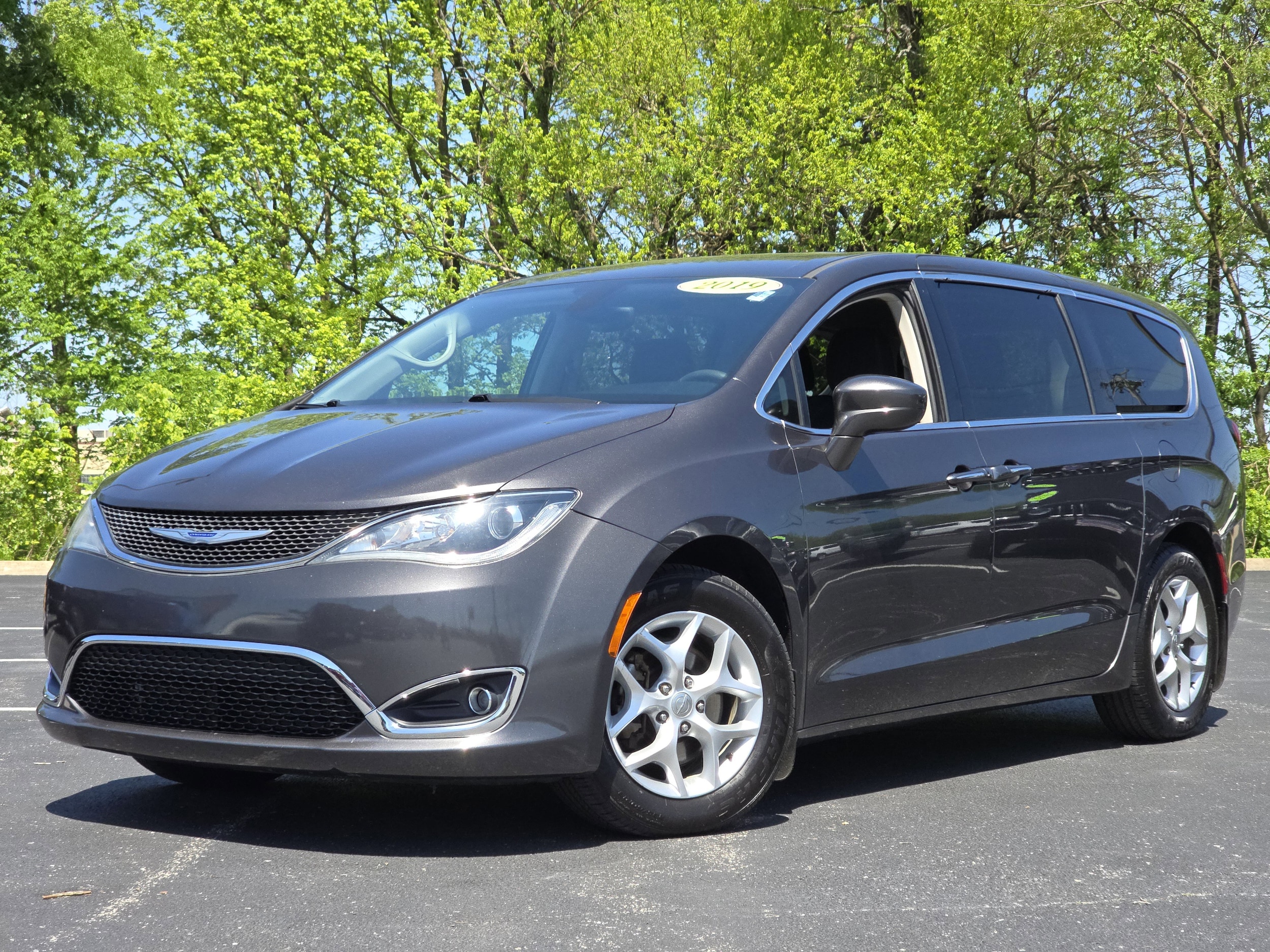 Used 2019 Chrysler Pacifica Touring Plus with VIN 2C4RC1FG7KR575326 for sale in Hopkinsville, KY