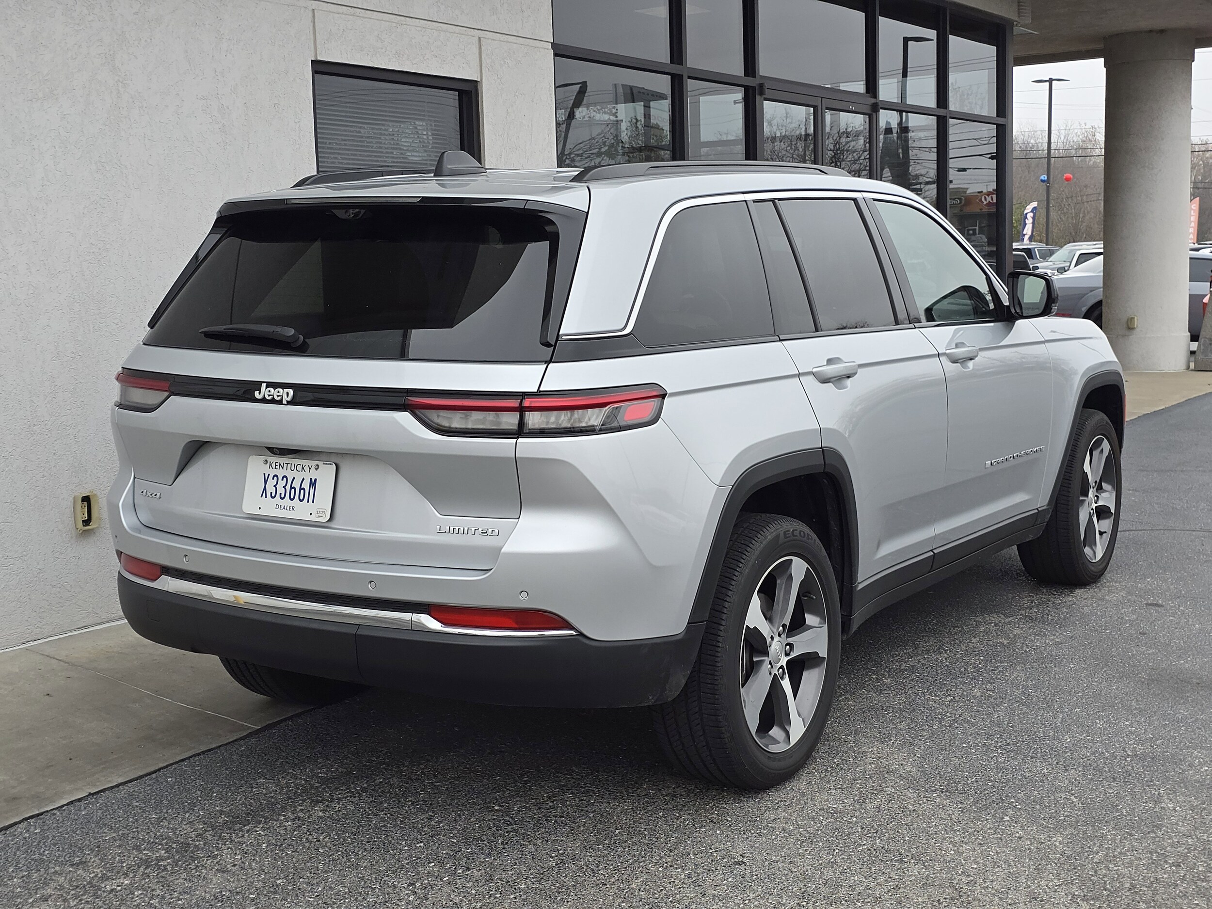 2024 Jeep Grand Cherokee Limited photo 2
