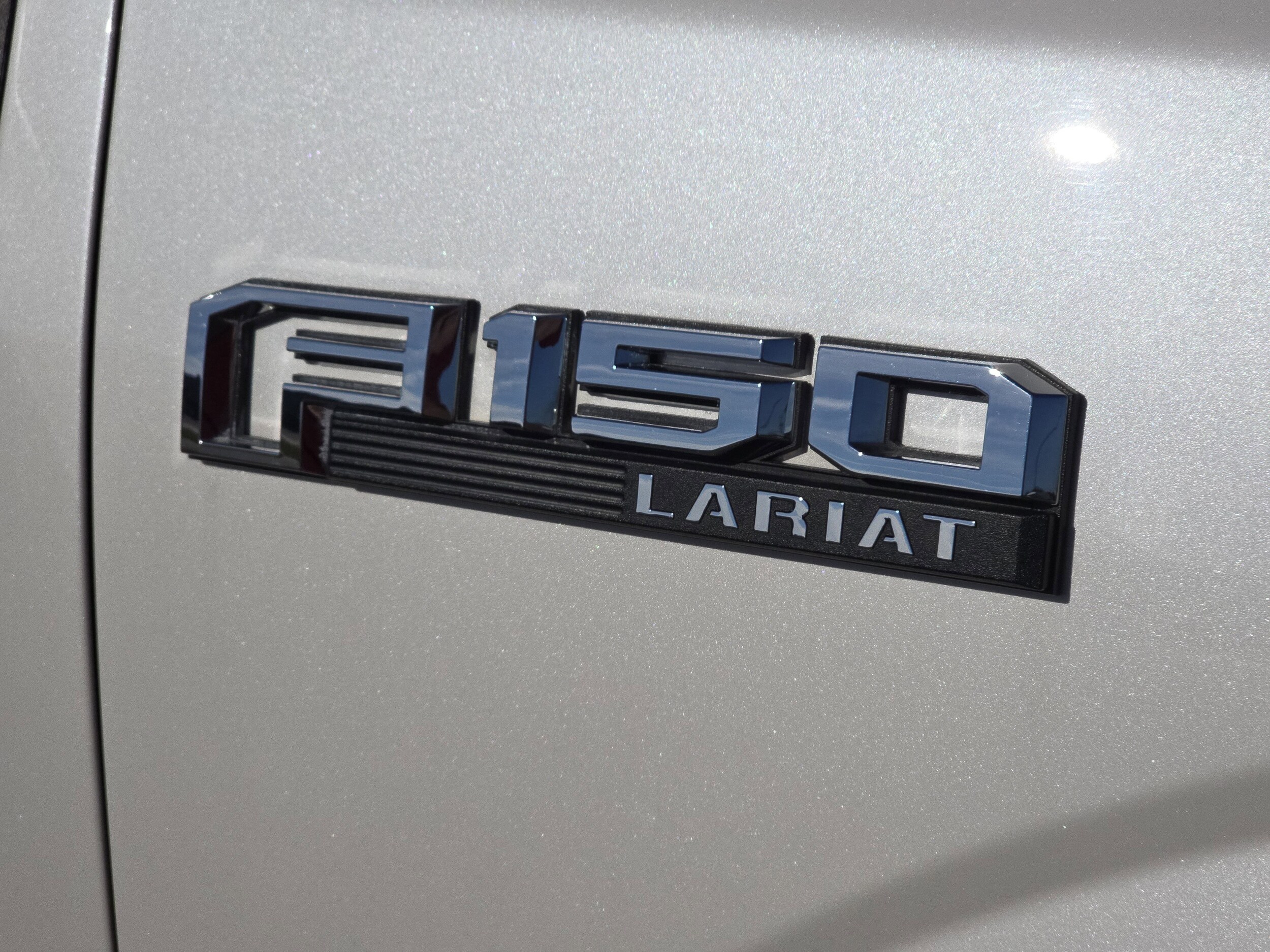 2017 Ford F-150 Lariat photo 2