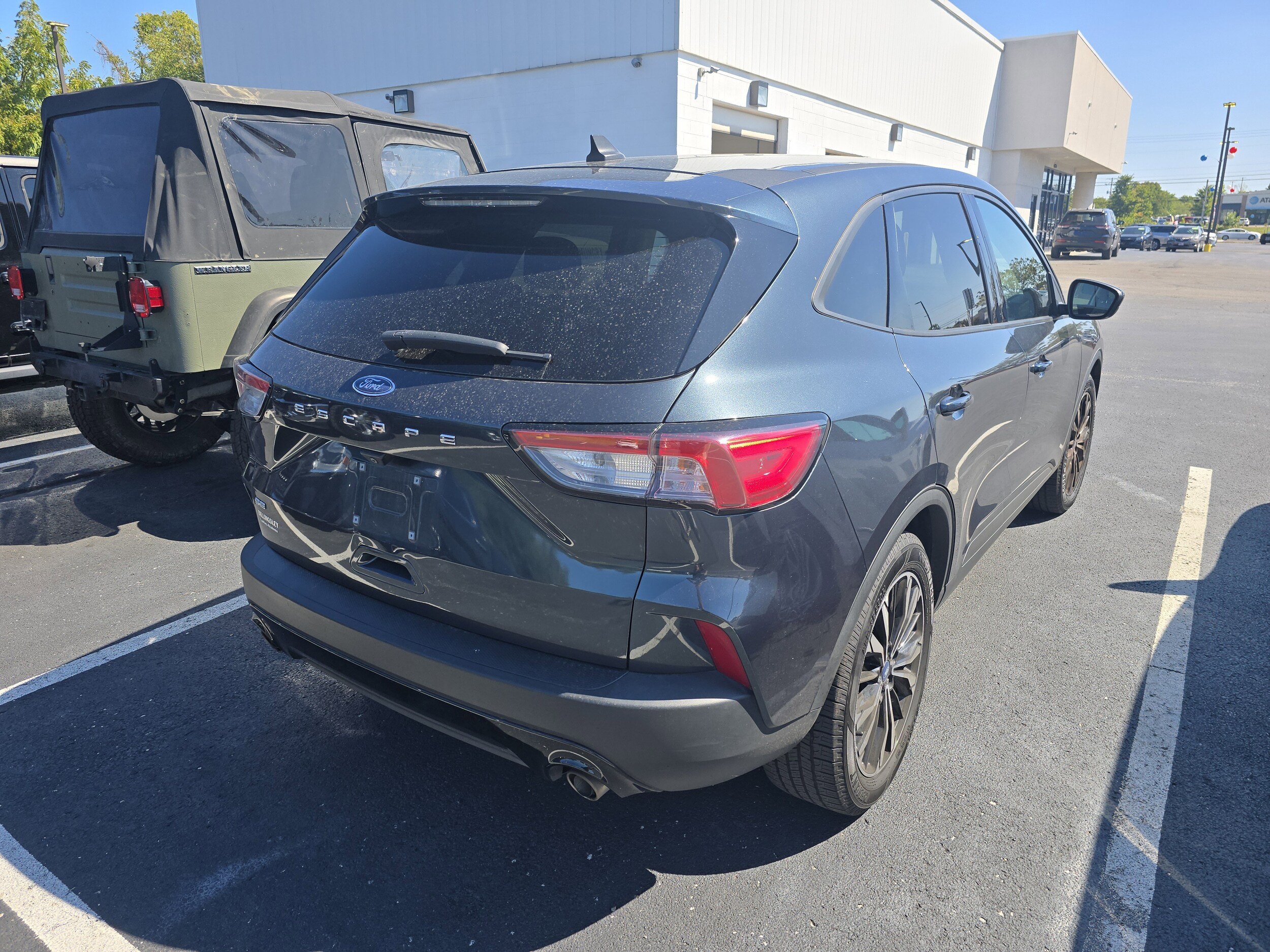 2022 Ford Escape SE photo 2