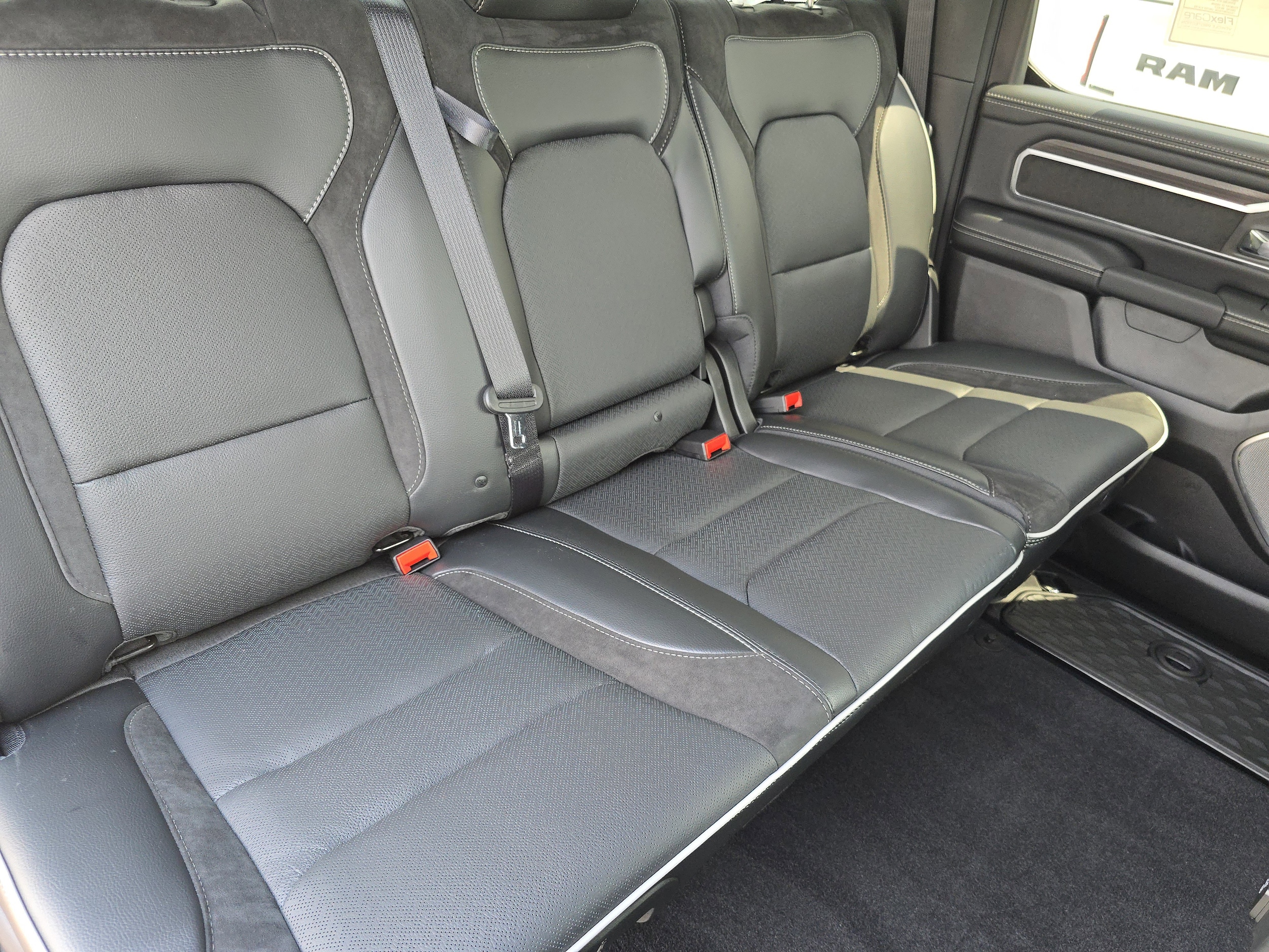 2026 RAM 1500 Laramie - Photo 31
