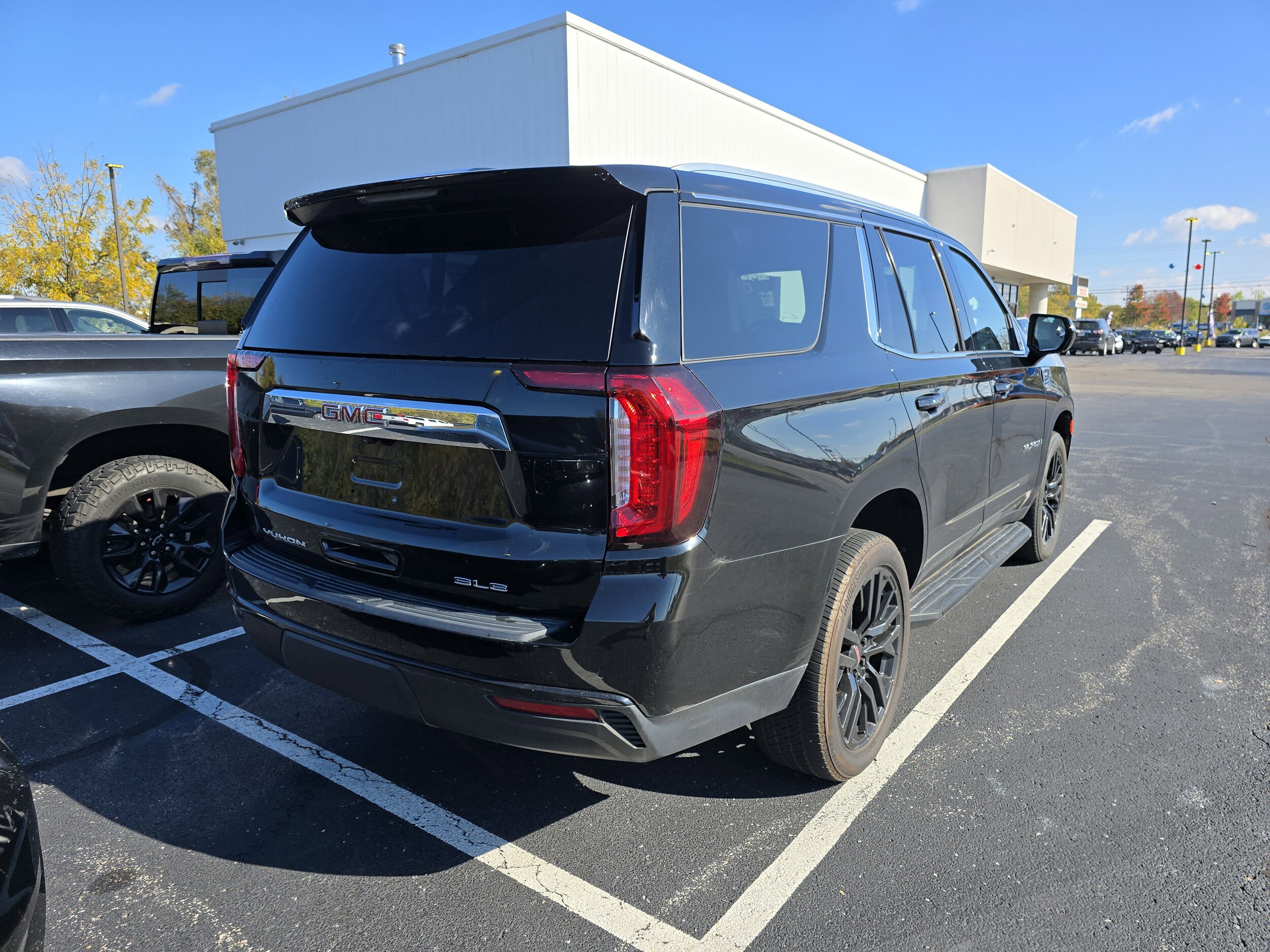 2023 Gmc Yukon SLE photo 3