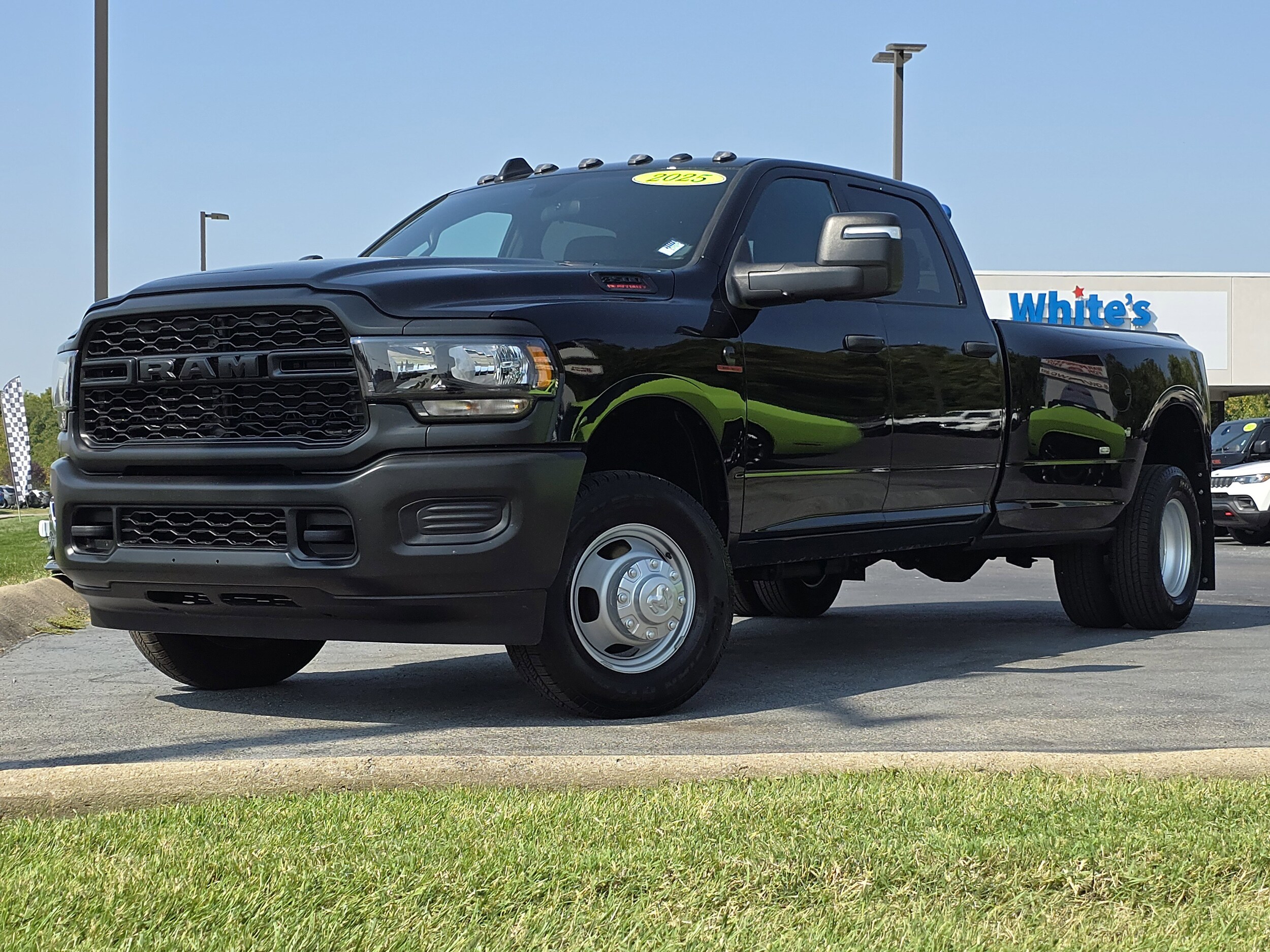 2024 Ram 3500 Tradesman photo 2