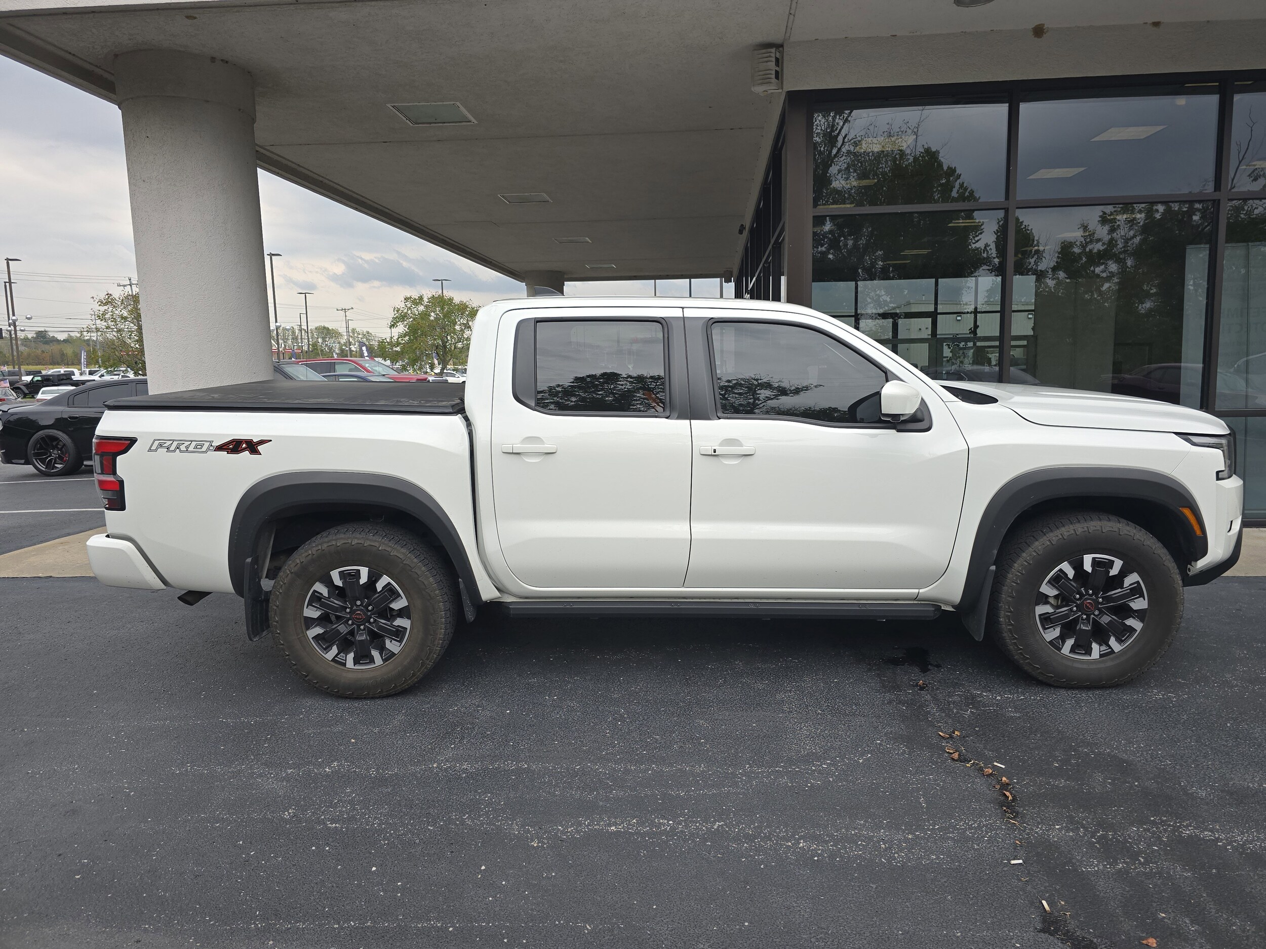 2023 Nissan Frontier PRO-4X Crew Cab photo 2