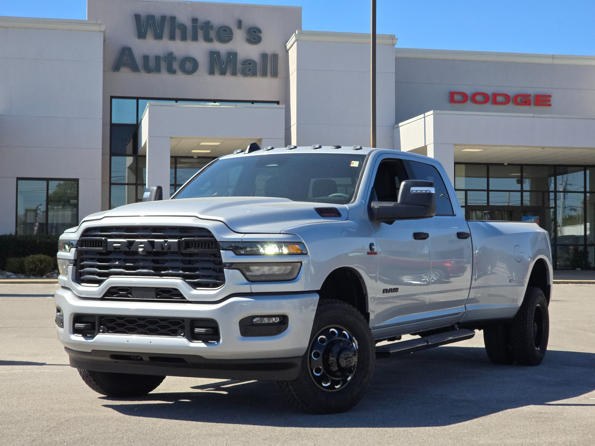 2026 Ram 3500 BIG HORN CREW CAB 4X4 8' BOX Pickup
