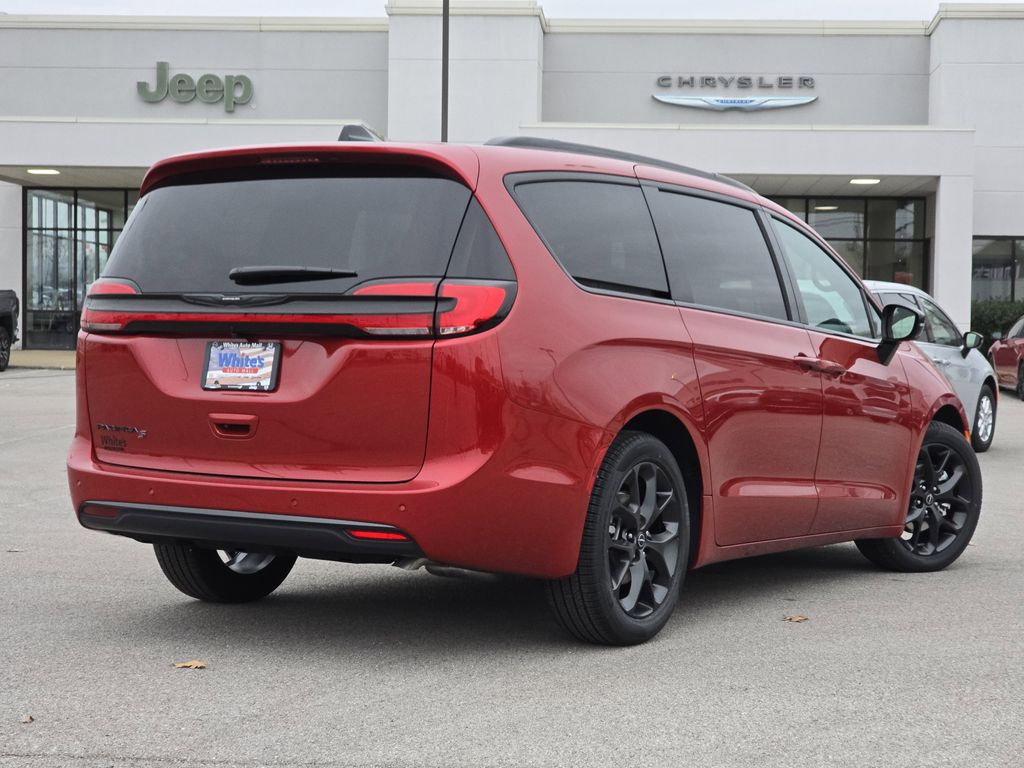 New 2026 Chrysler Pacifica SELECT Passenger Van