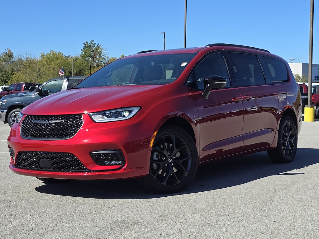 New 2026 Chrysler Pacifica SELECT AWD Passenger Van