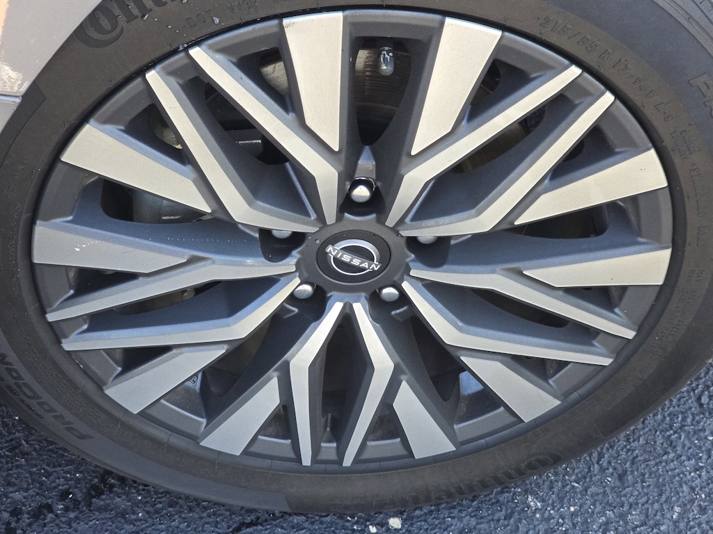 Used 2024 Nissan Altima 2.5 SV Sedan