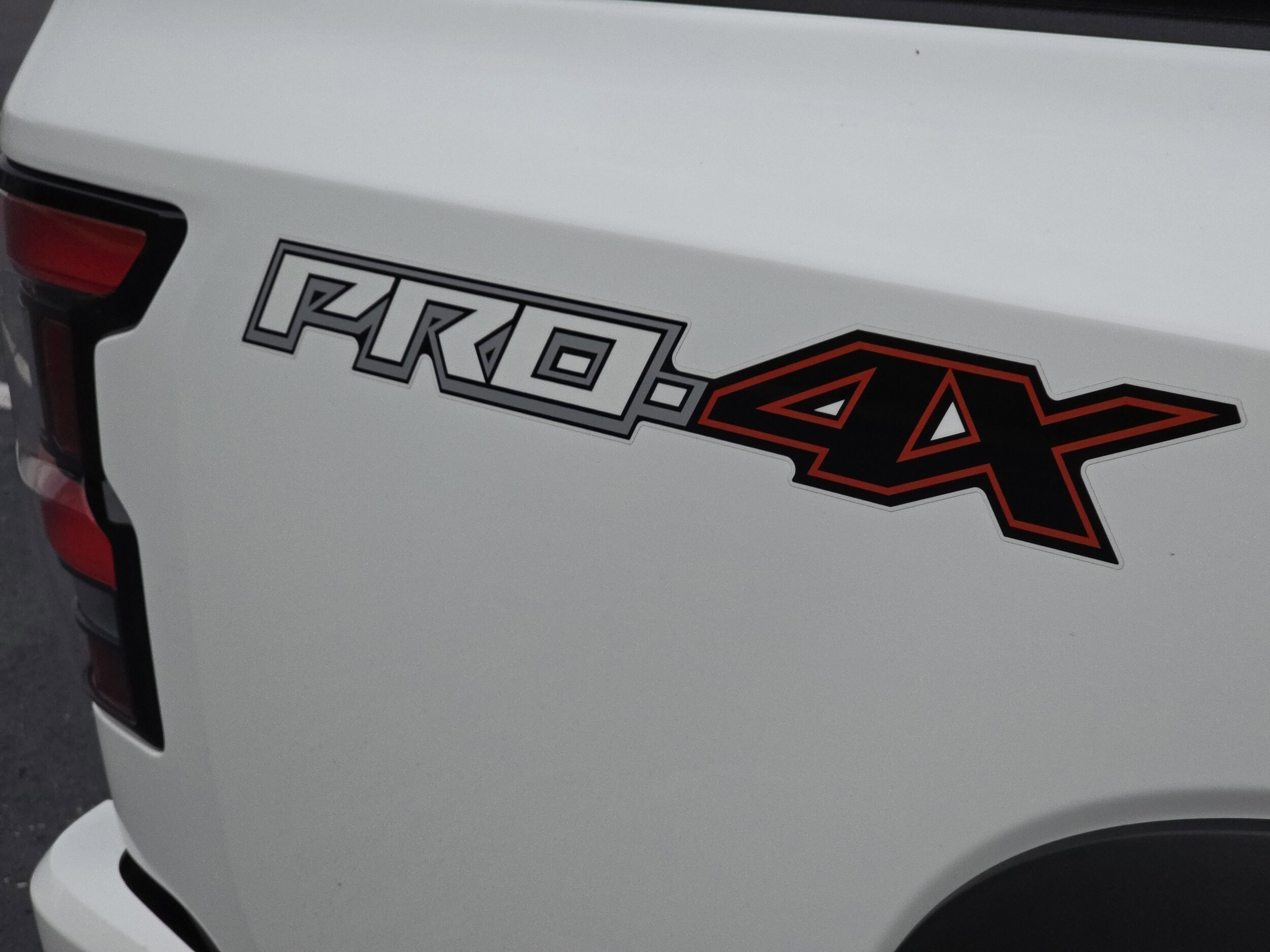 2023 Nissan Frontier PRO-4X Crew Cab photo 3