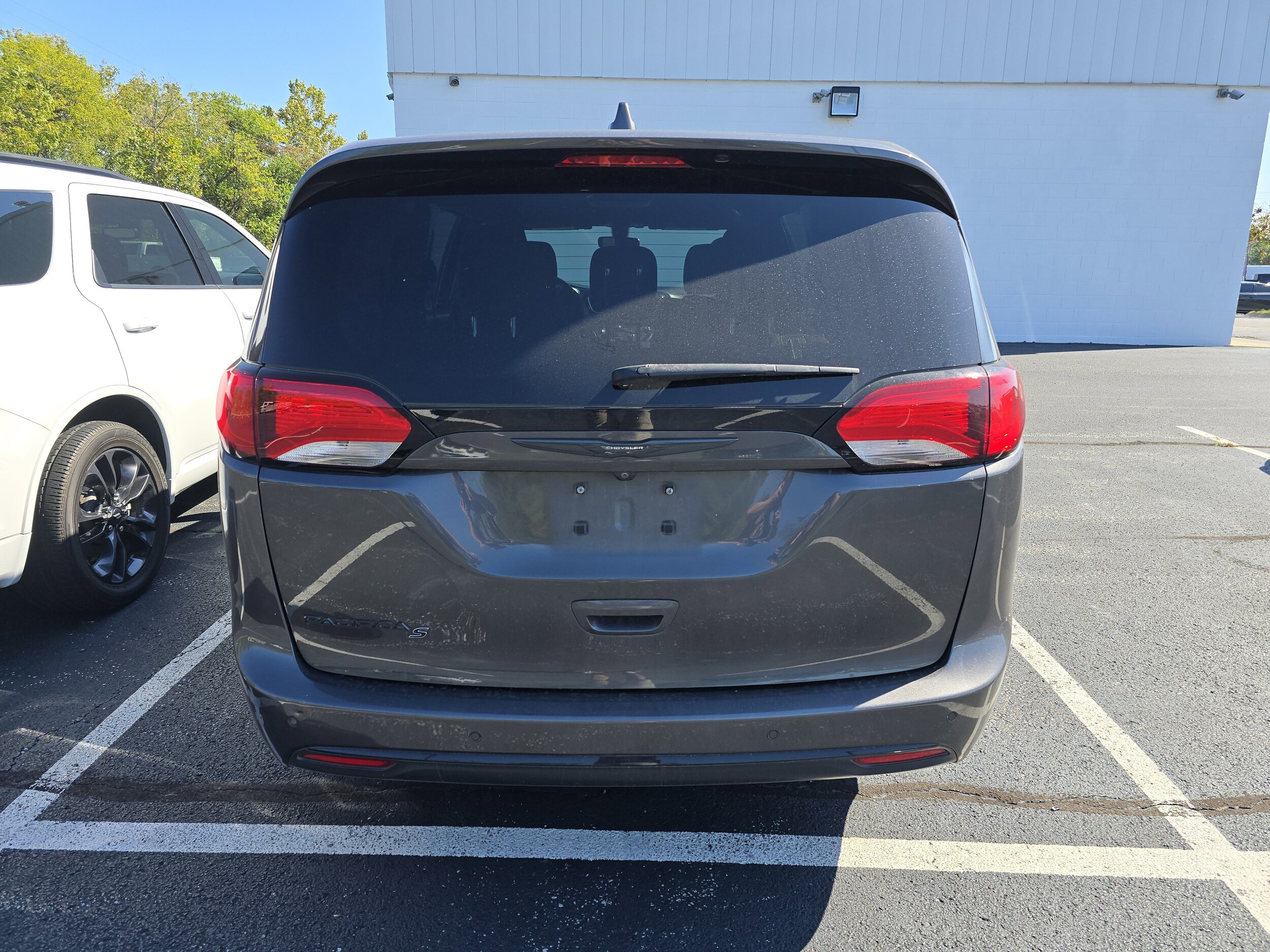 2020 Chrysler Pacifica Touring photo 2