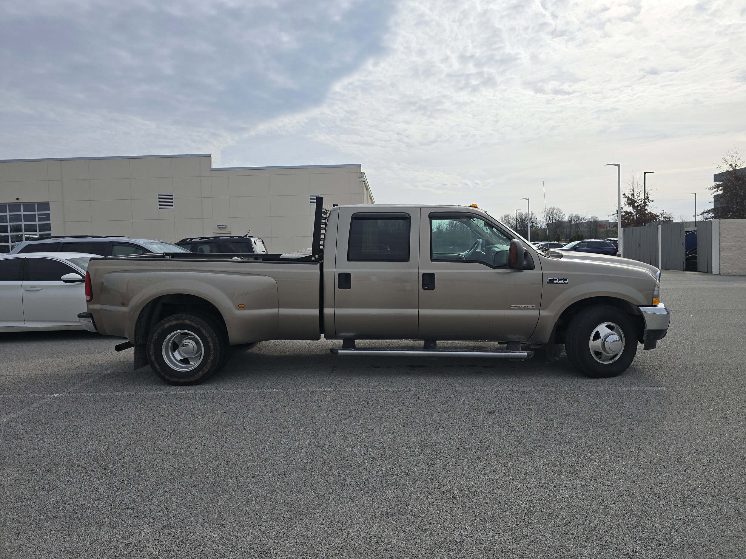 2004 Ford F-350 XLT photo 2