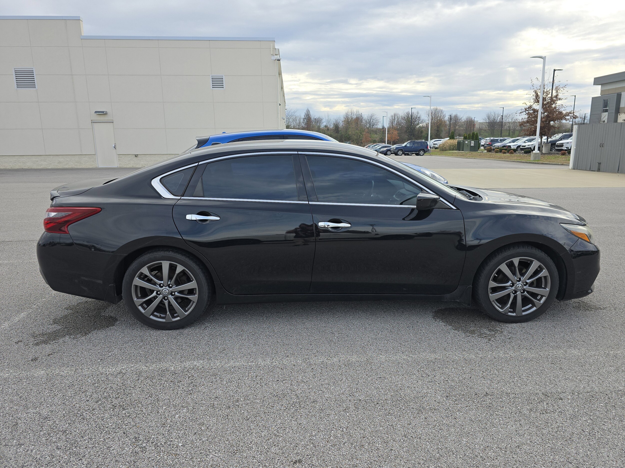 2018 Nissan Altima 2.5 SR photo 2