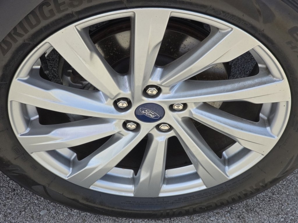 2022 Ford Escape Titanium photo 3