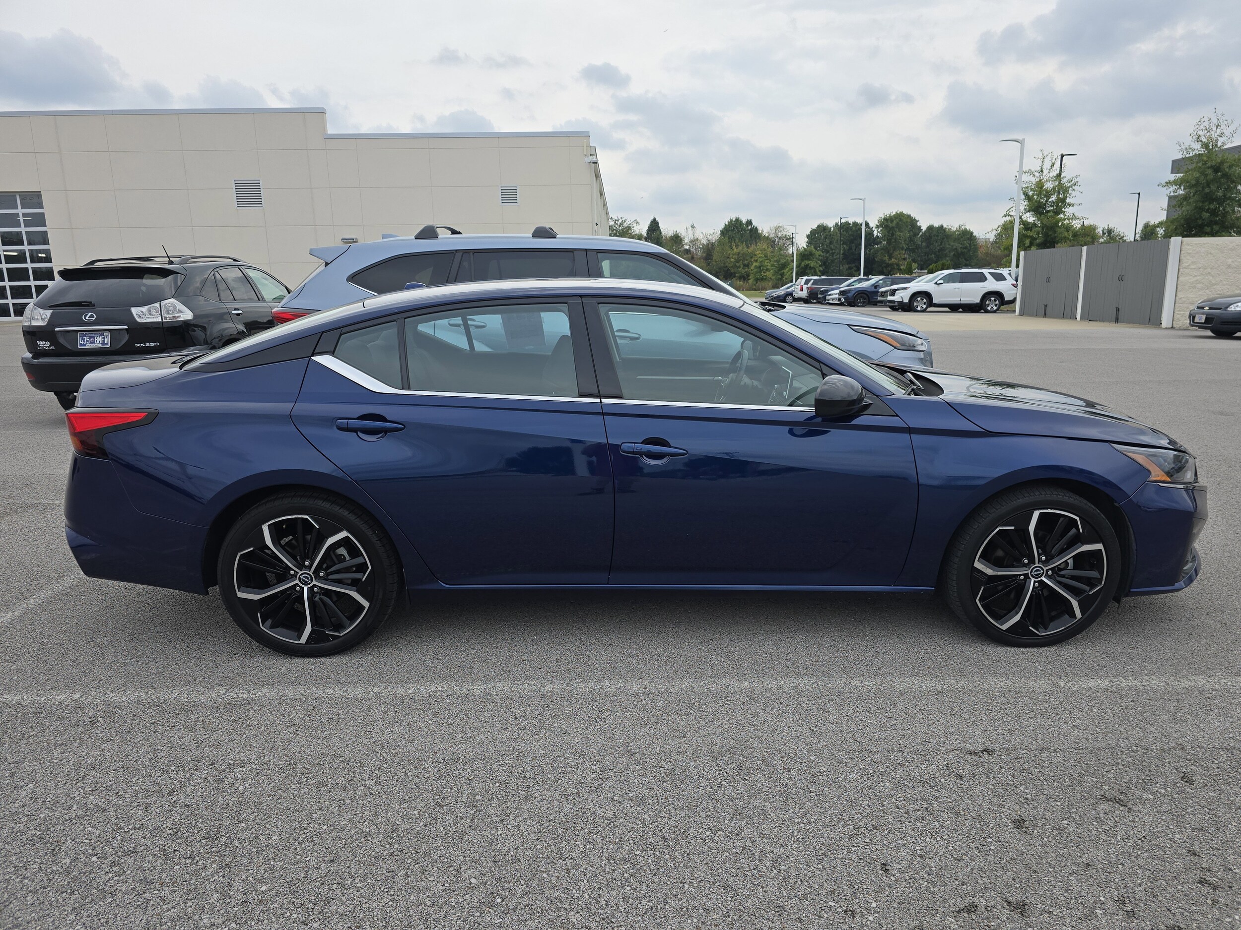 2023 Nissan Altima 2.5 SR photo 2