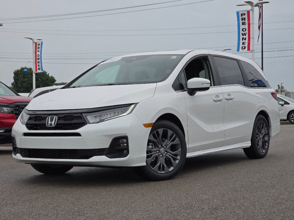 2026 Honda Odyssey Touring's photo