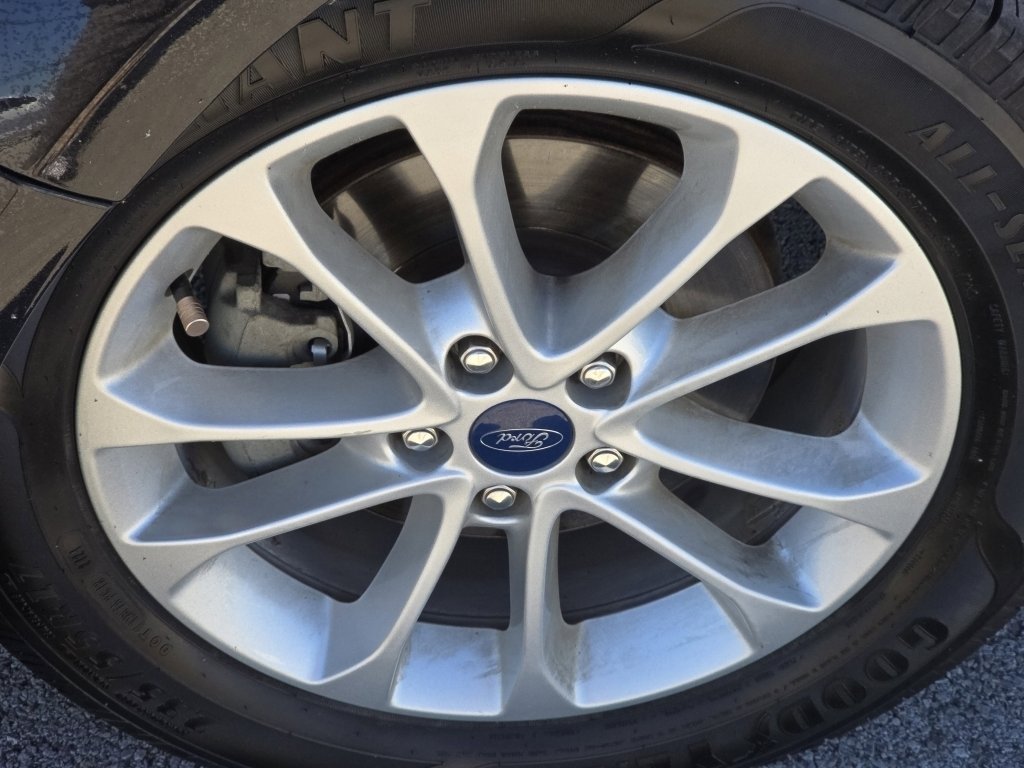 2019 Ford Fusion SE photo 3