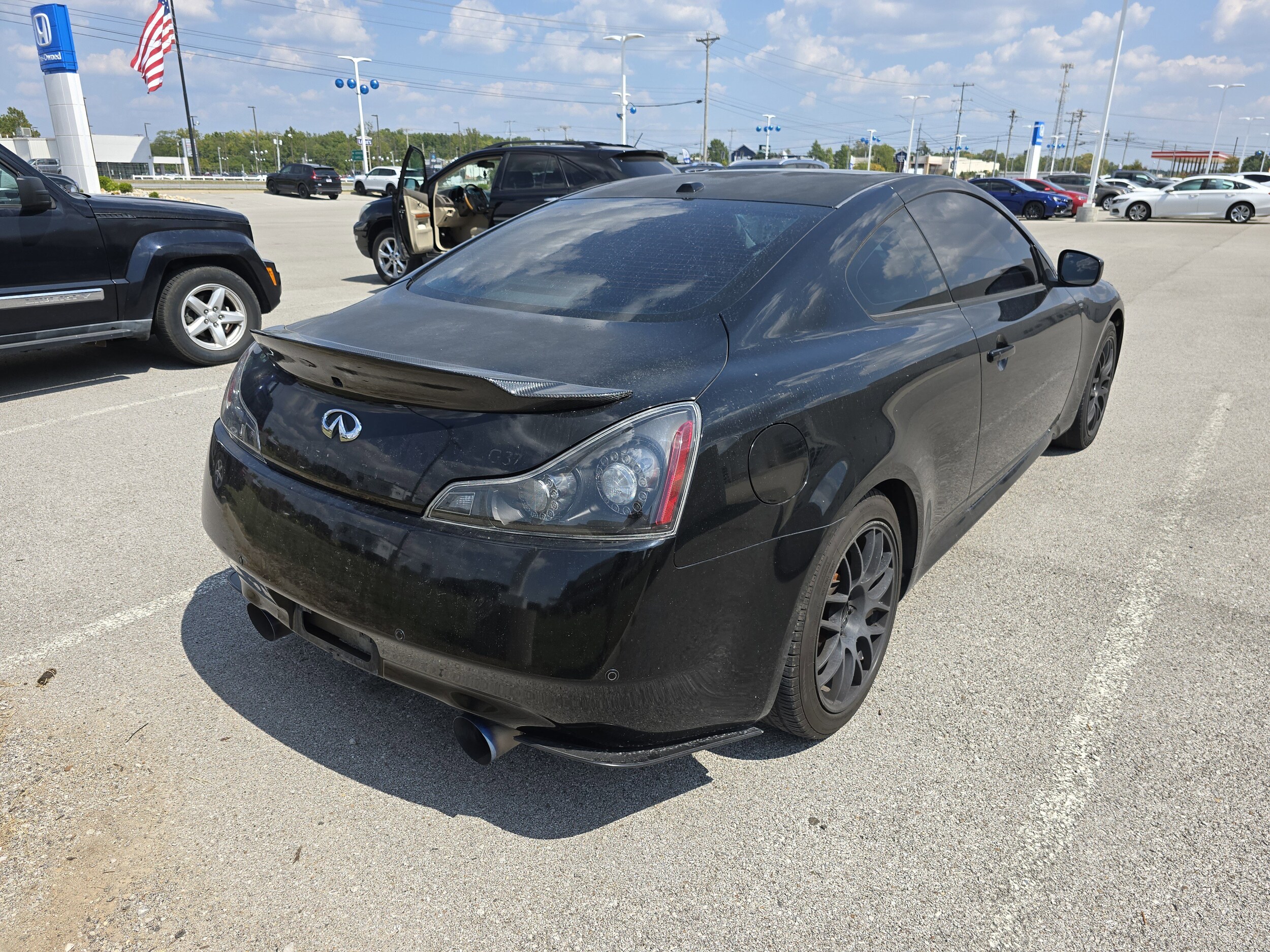 2011 Infiniti G37 Coupe Journey photo 2