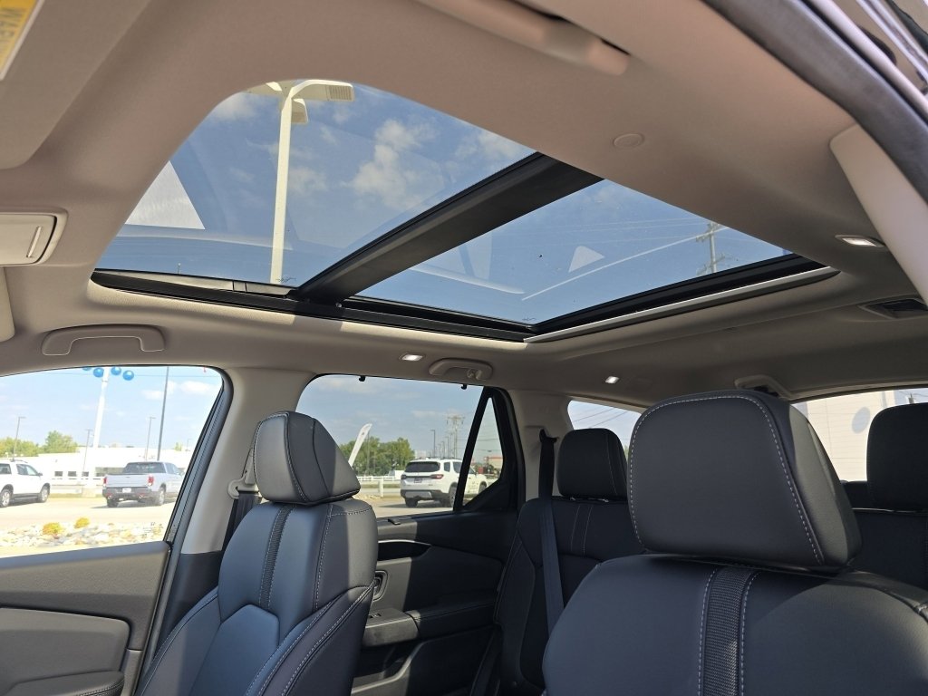 2025 Honda Pilot Touring photo 4