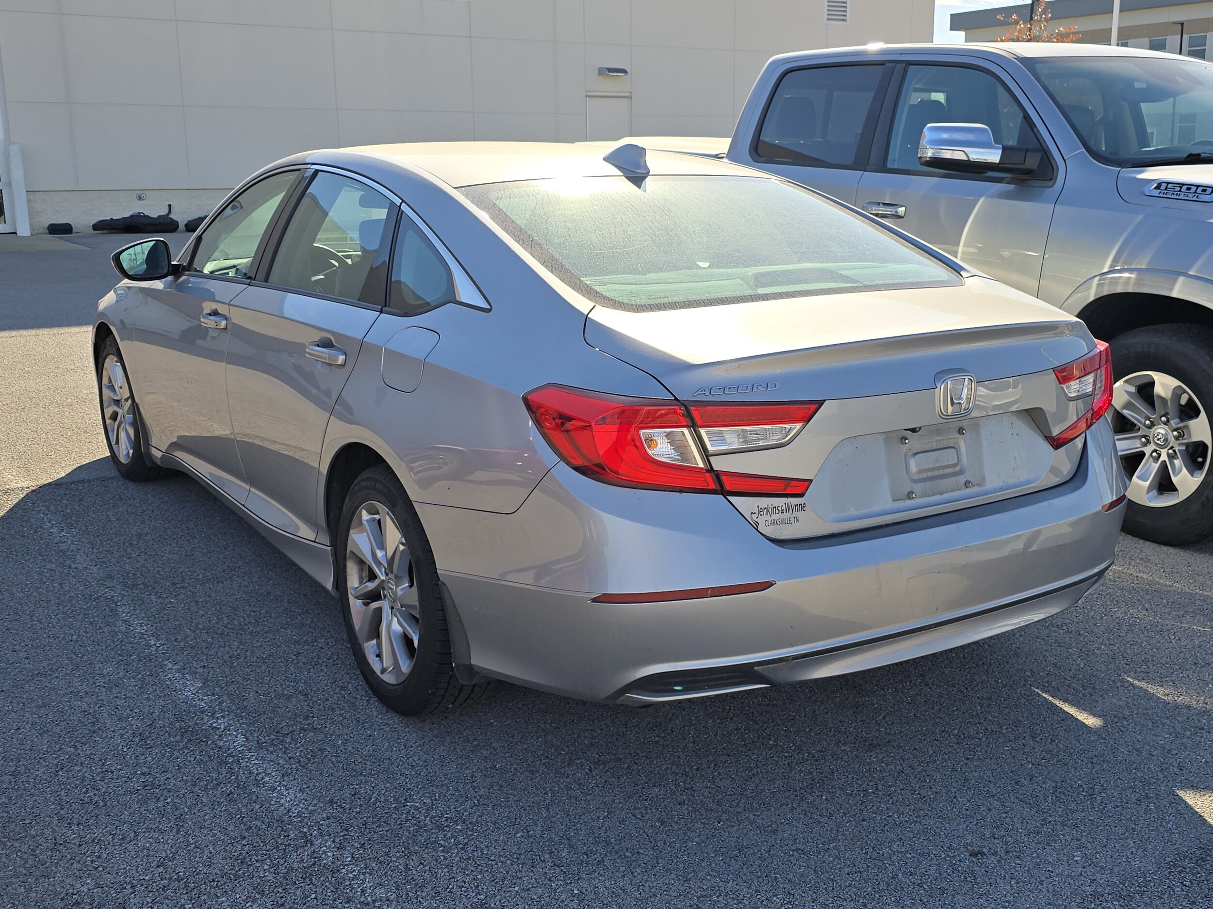 2018 Honda Accord LX 1.5T photo 4