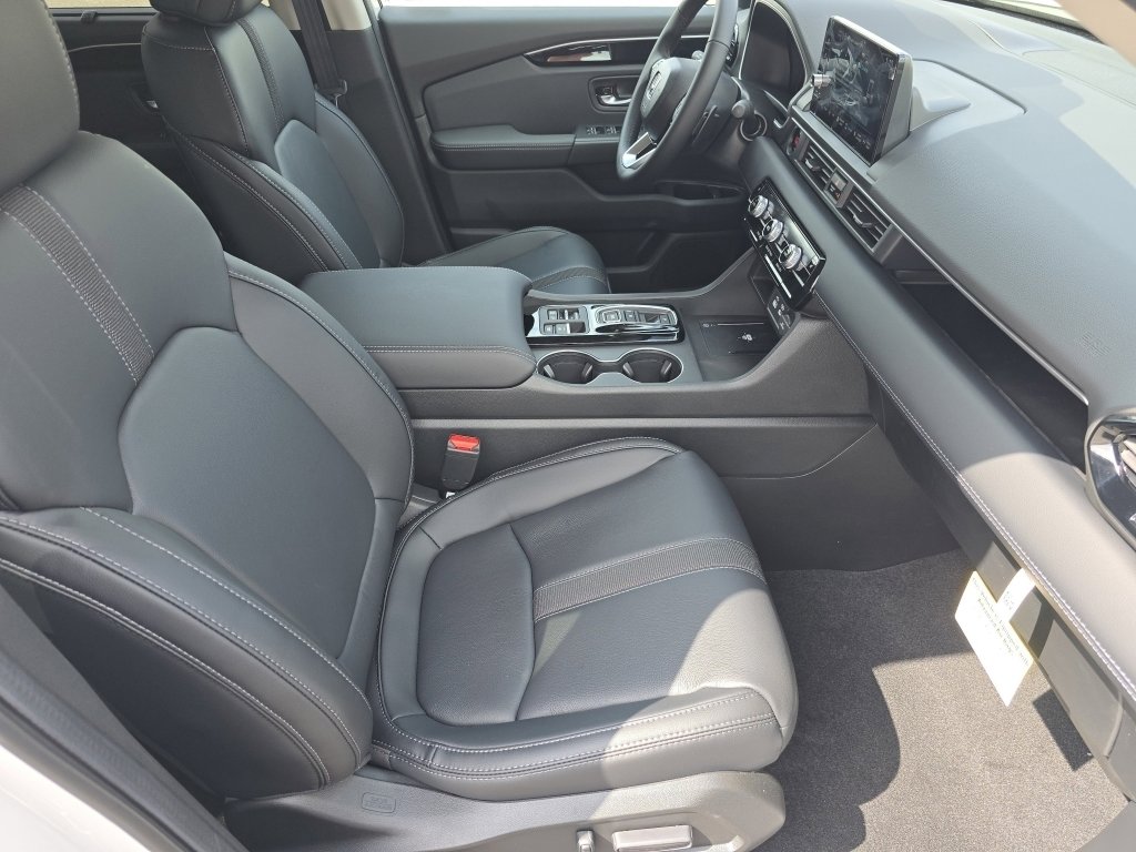 2025 Honda Pilot EX-L - Photo 28