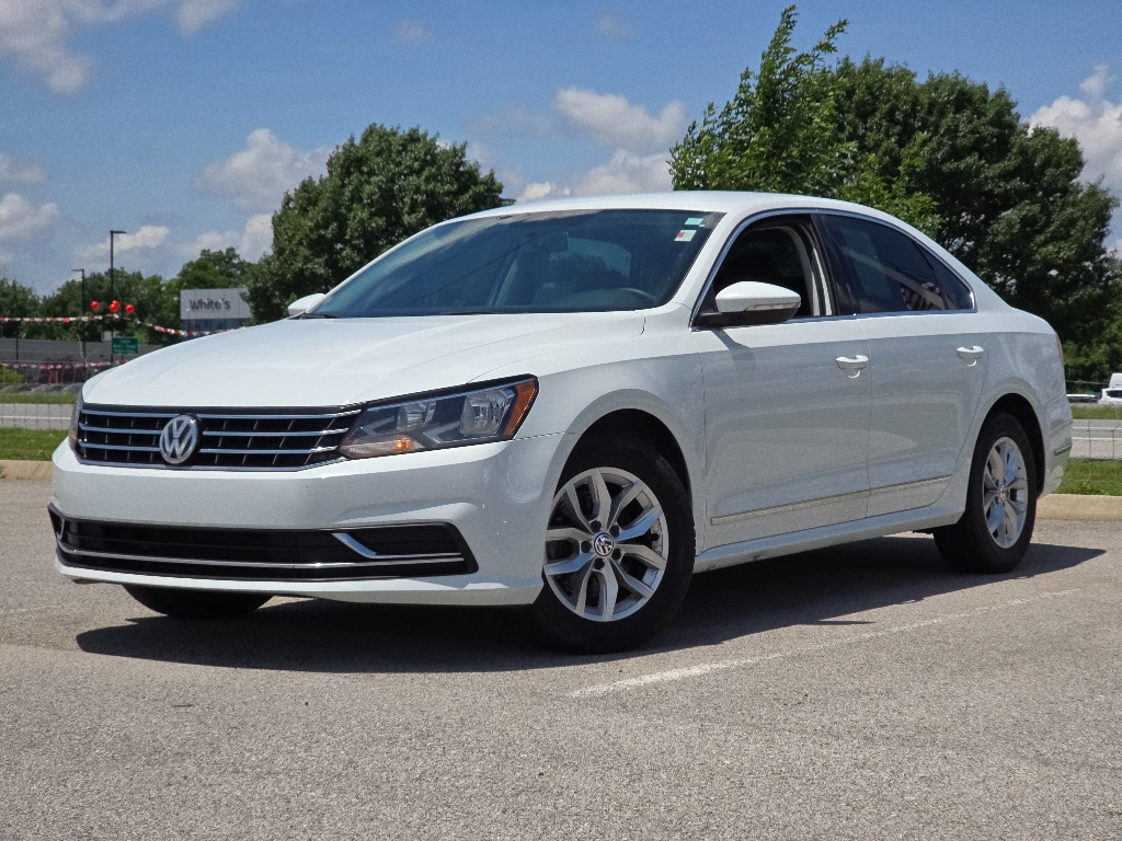 2017 Volkswagen Passat 1.8T S Auto's photo