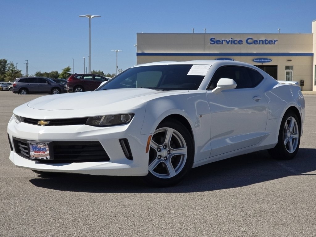 2017 Chevrolet Camaro 1LT Coupe photo 2