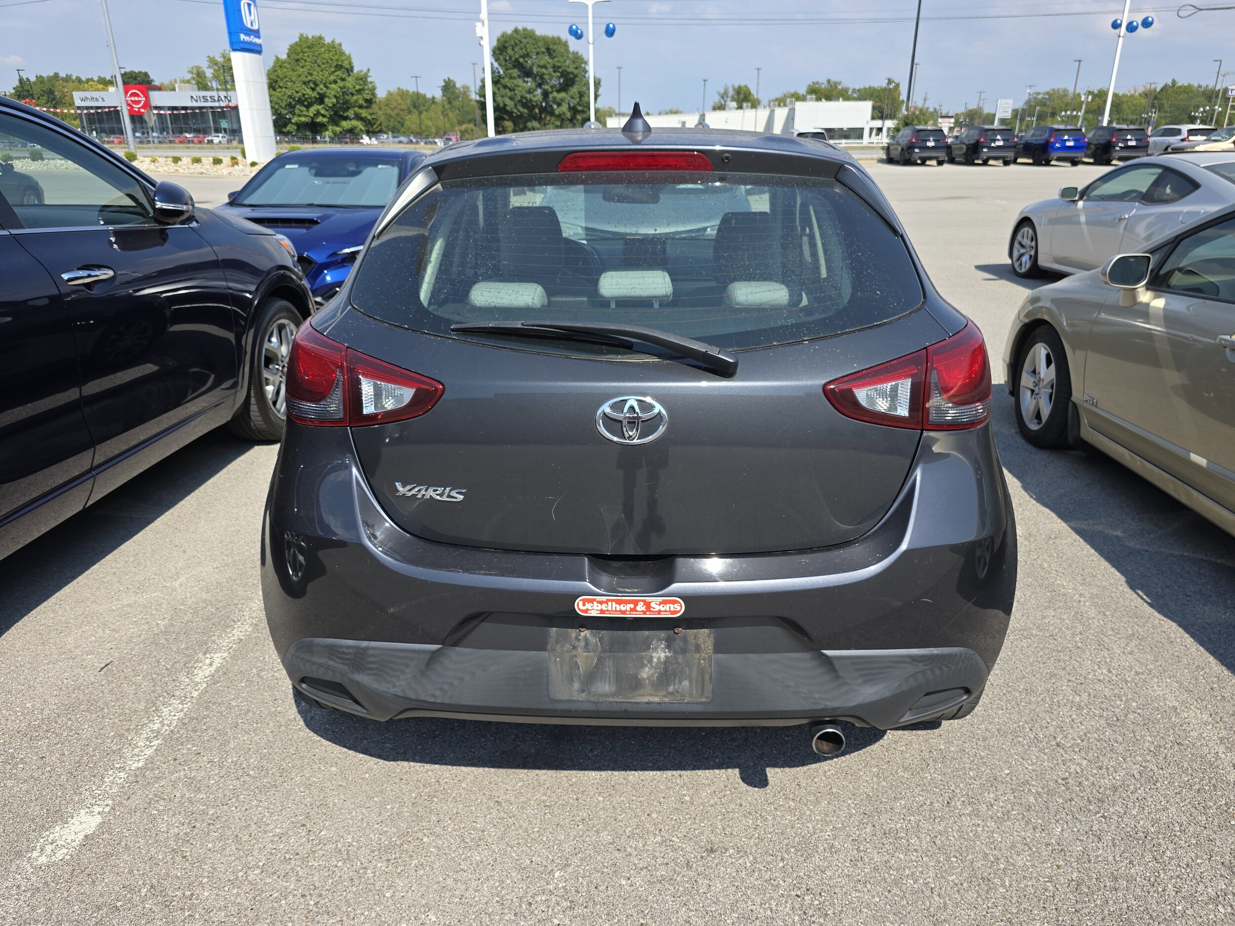 2020 Toyota Yaris LE photo 2