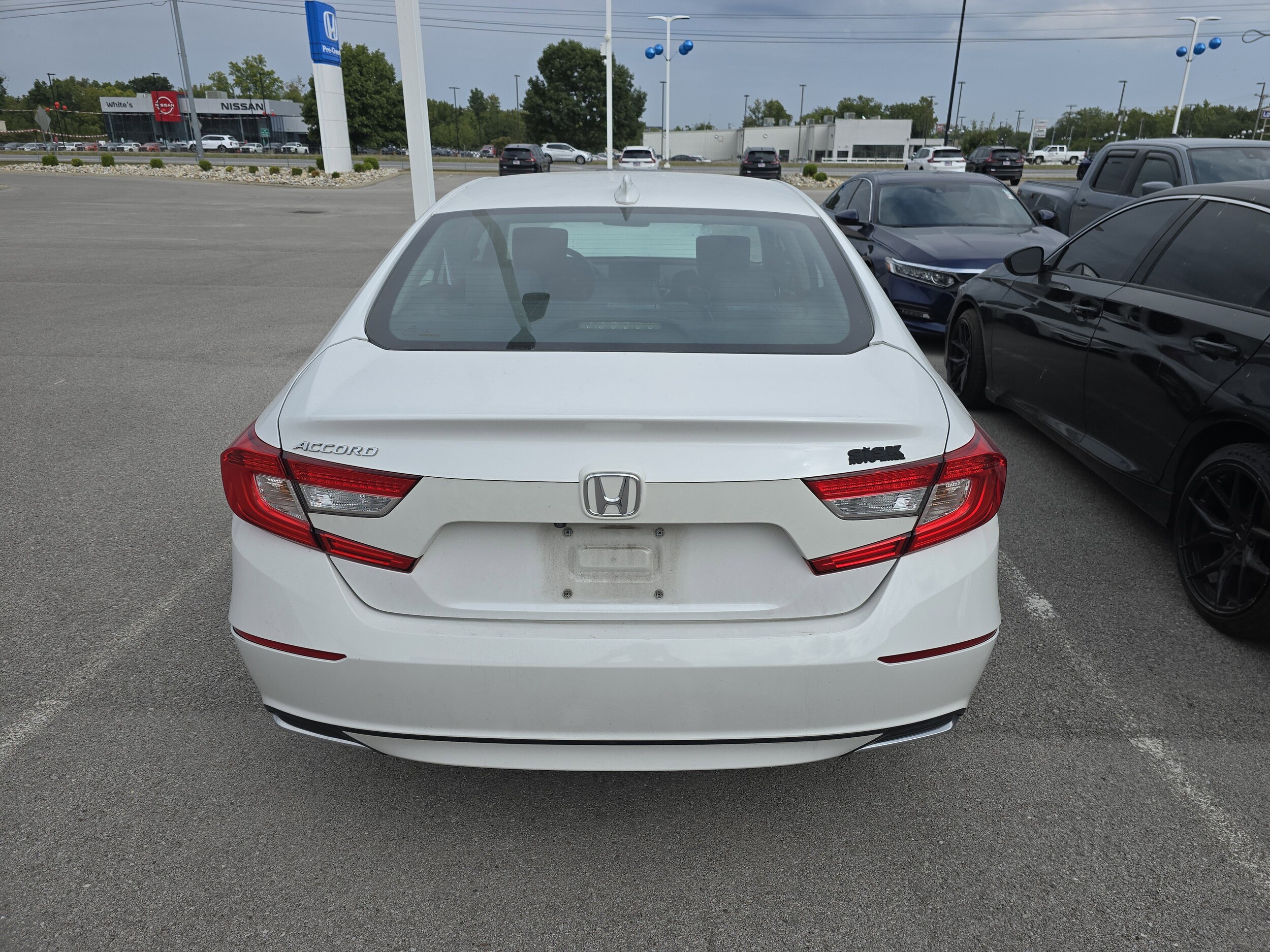 2018 Honda Accord LX 1.5T photo 2