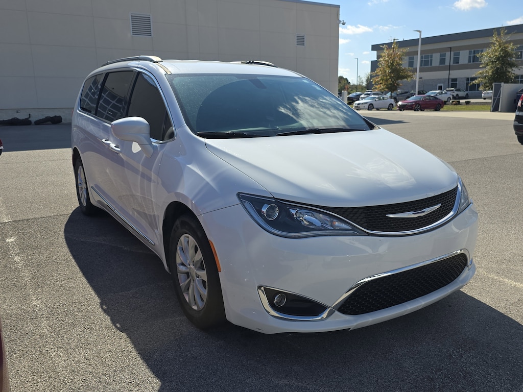 Used 2017 Chrysler Pacifica Touring-L Van