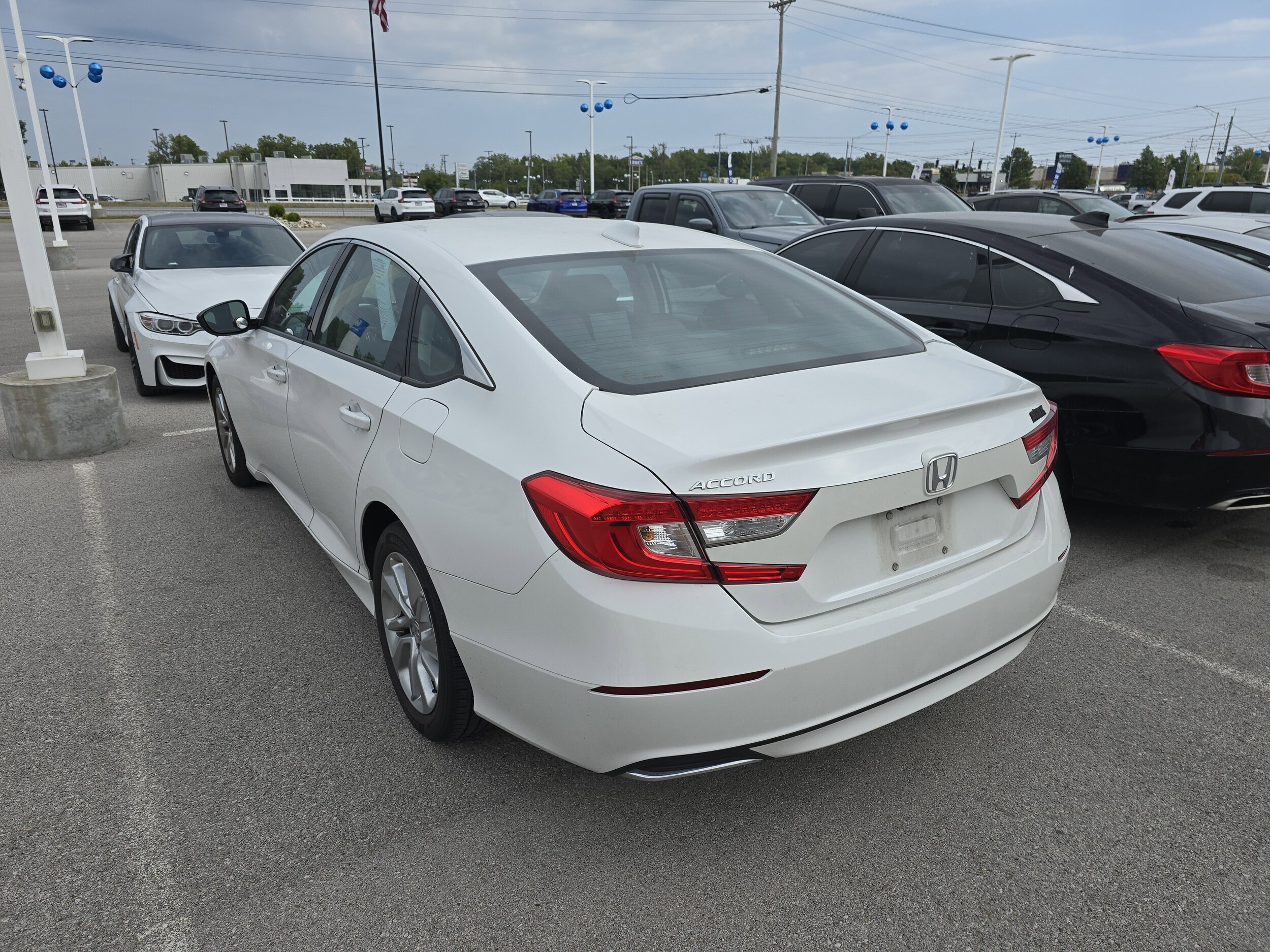 2018 Honda Accord LX 1.5T photo 2
